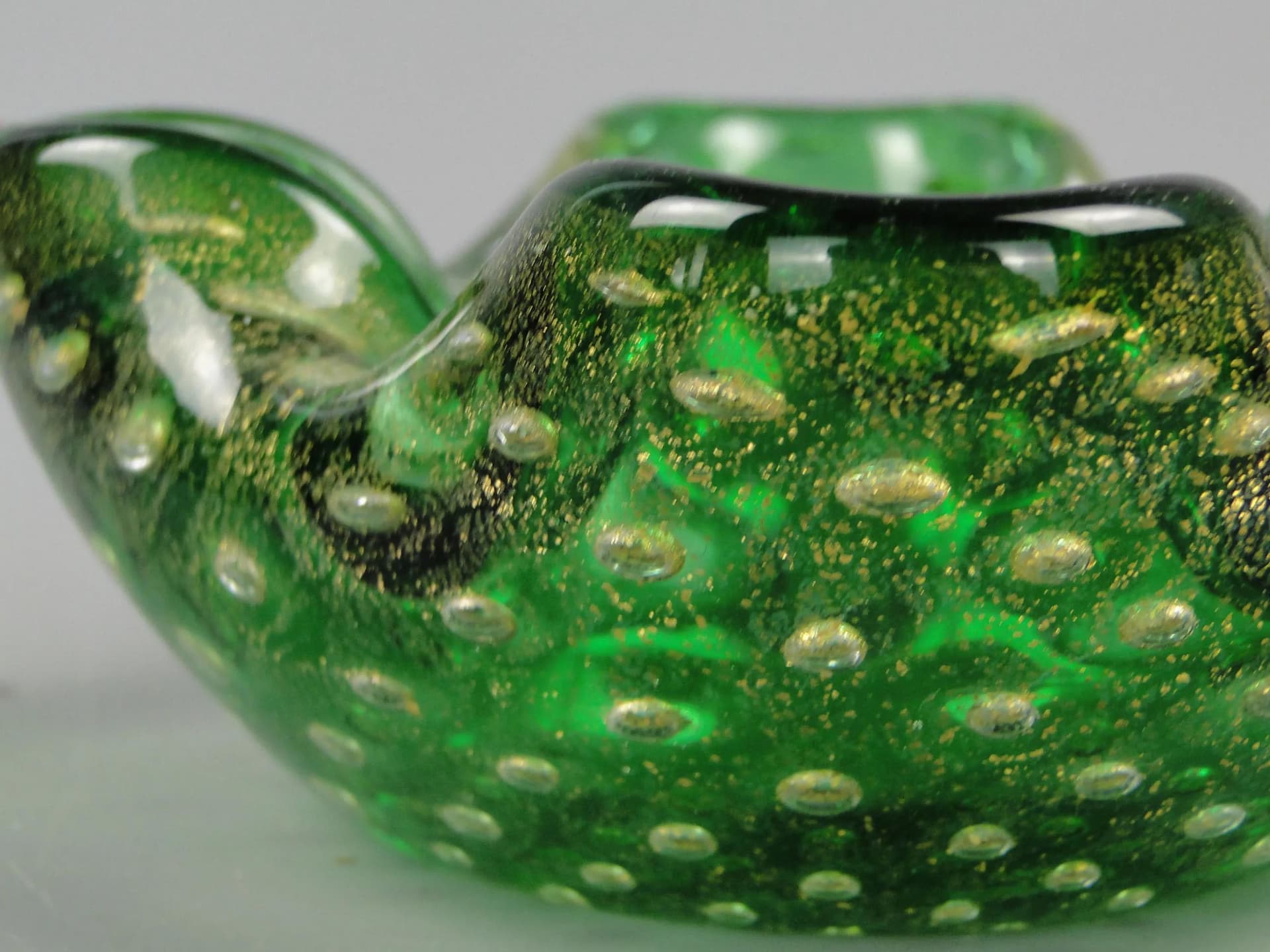 Bowl, green and gold glass, by E. Barovier, Barovier & Toso, Italy, 1930s - 32315