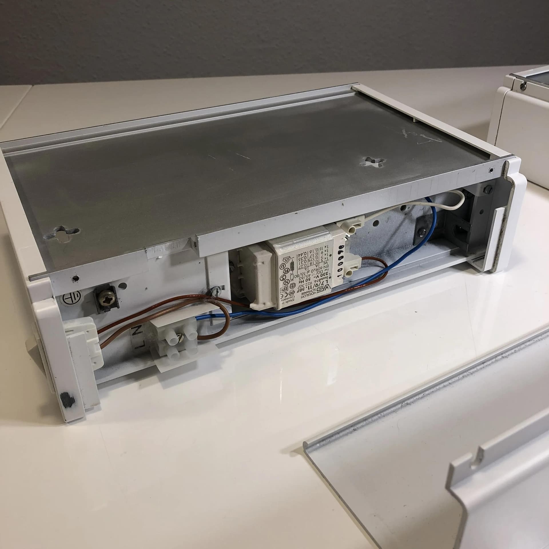 Białe, aluminiowe kinkiety modernistyczne, Staff Leuchten, Niemcy, lata 90. - 32421