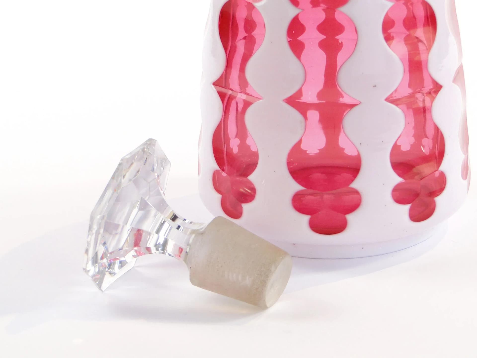 Karafka biedermeier, różowo-biała, kryształ, Austria, XIX wiek - 32513