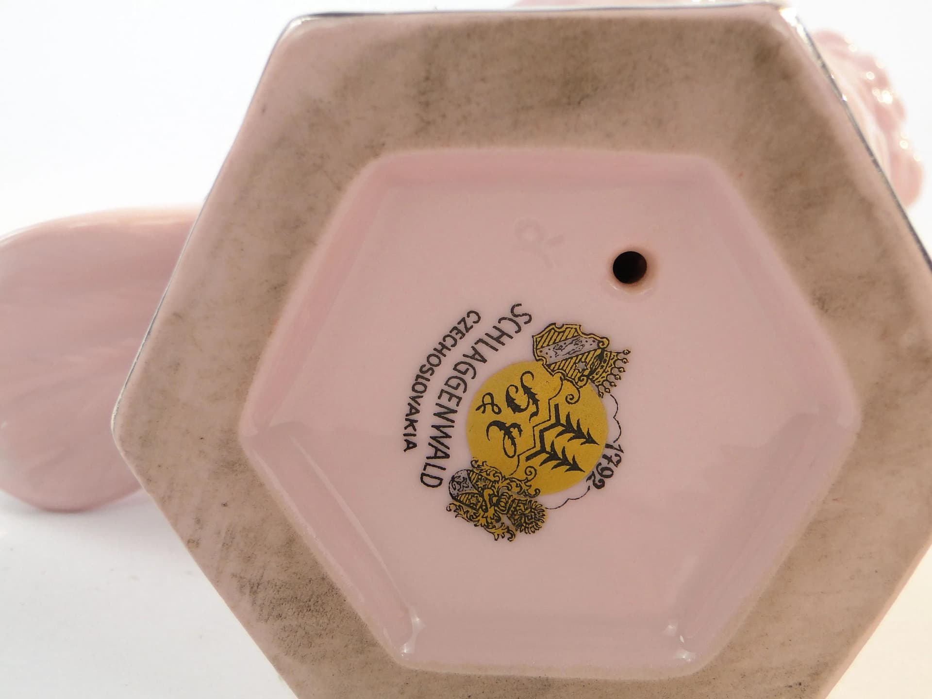 Figura papugi Art Deco, różowa porcelana, Schlaggenwald, Czechy, lata 20. - 32479