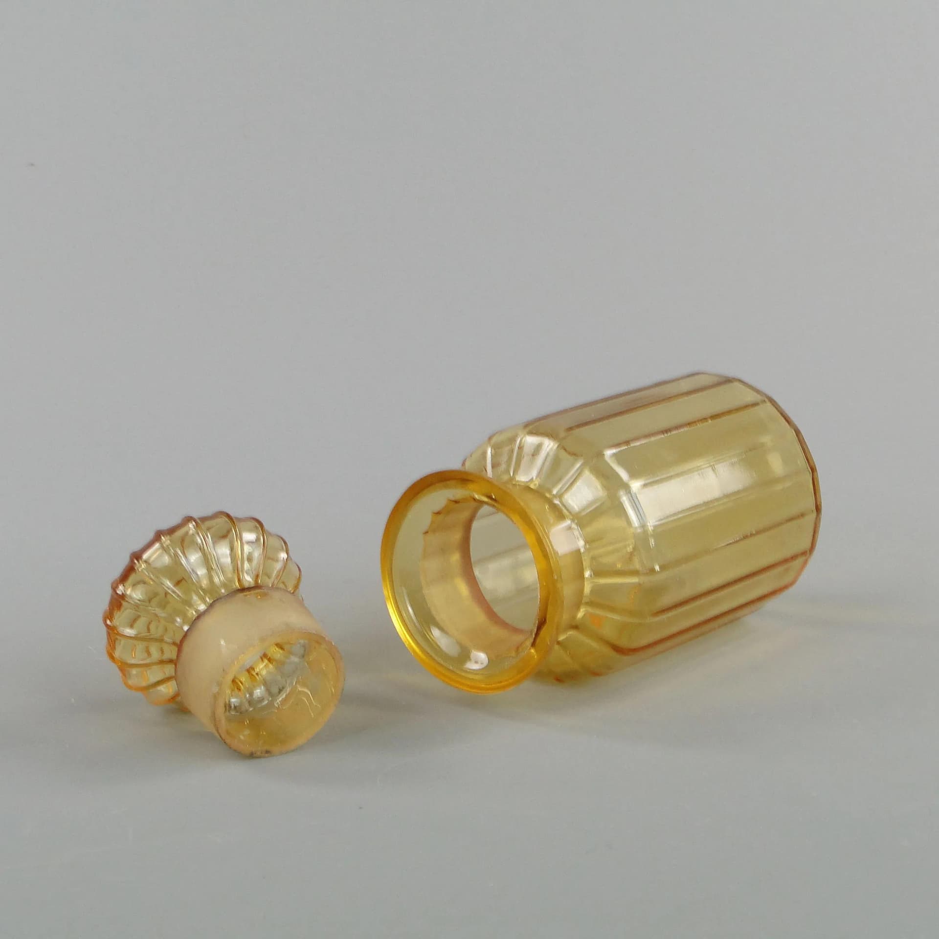 Art Nouveau tea caddy, dark brown glass, Ząbkowice, Poland, early 20th c. - 32688