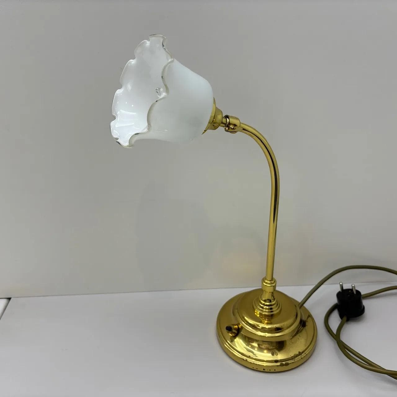 Lampka nocna, złoty metal, szkło białe, Schröder&Co, Niemcy, lata 70. - 32770