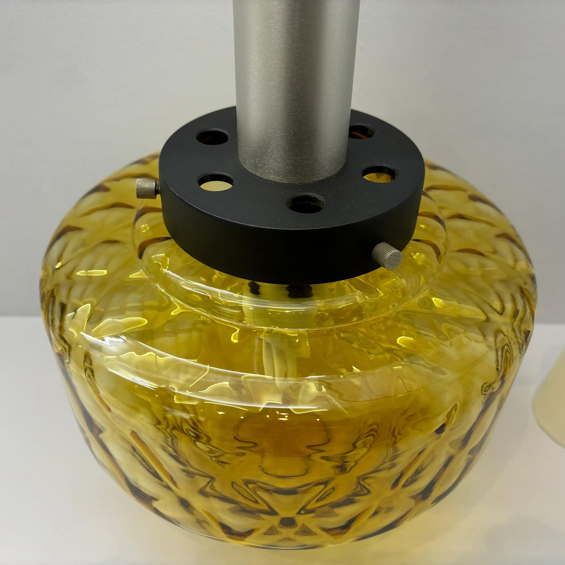 Lampa wisząca, aluminium srebrny, szkło żółty, Polska, lata 70. - 32970