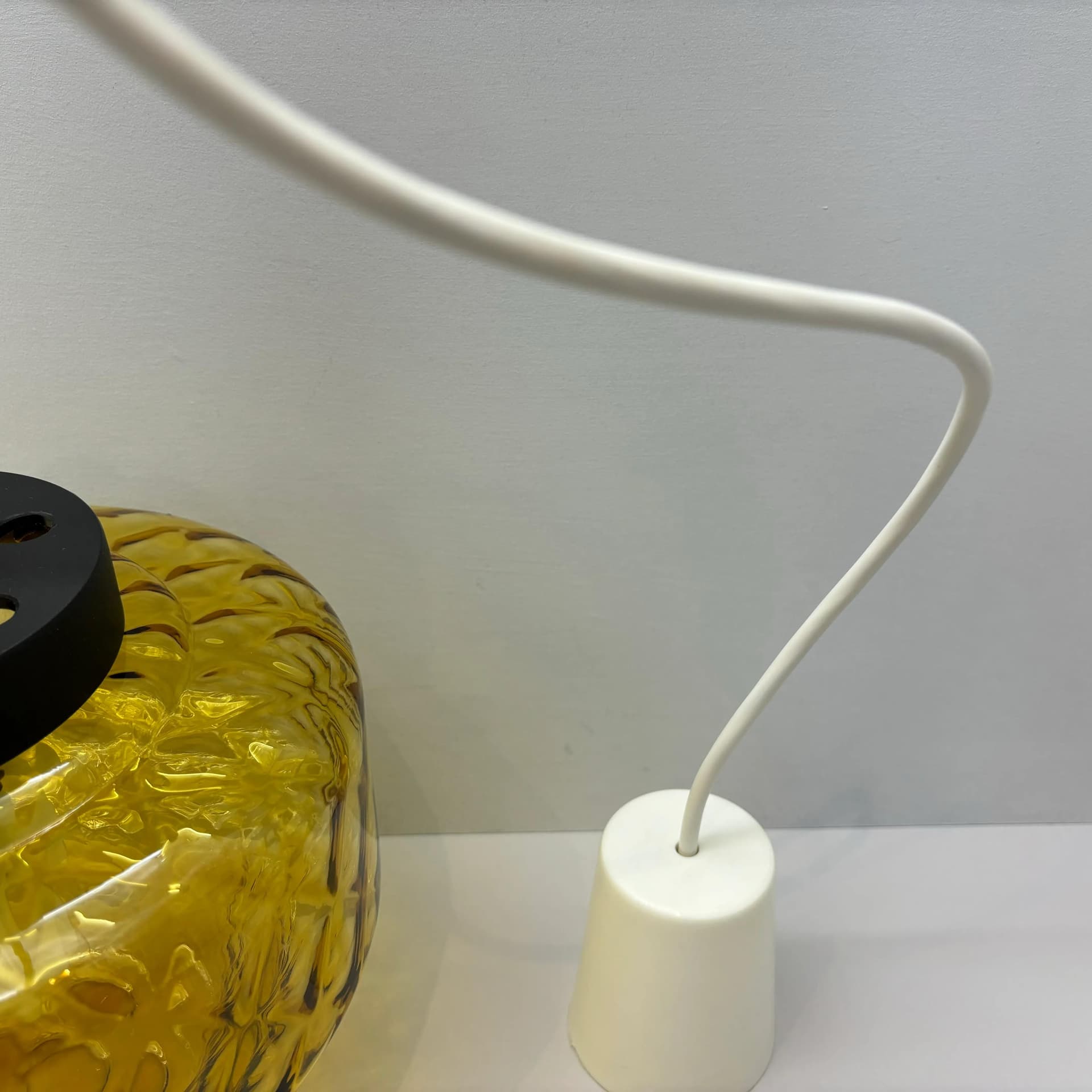 Lampa wisząca, aluminium srebrny, szkło żółty, Polska, lata 70. - 32969