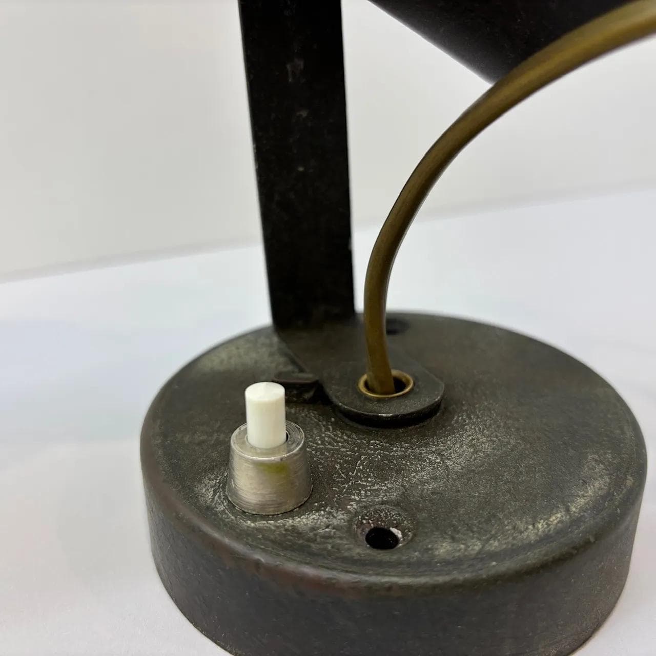 Kinkiet industrialny, aluminium czarny, stal złocona, Niemcy, lata 80. - 32932