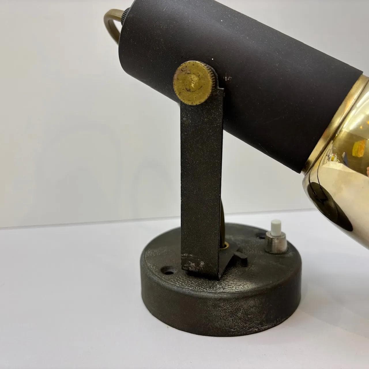 Kinkiet industrialny, aluminium czarny, stal złocona, Niemcy, lata 80. - 32936