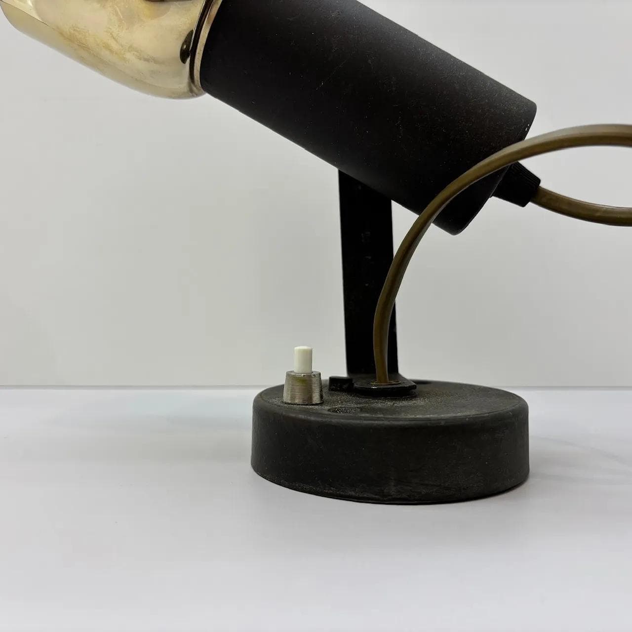 Kinkiet industrialny, aluminium czarny, stal złocona, Niemcy, lata 80. - 32933