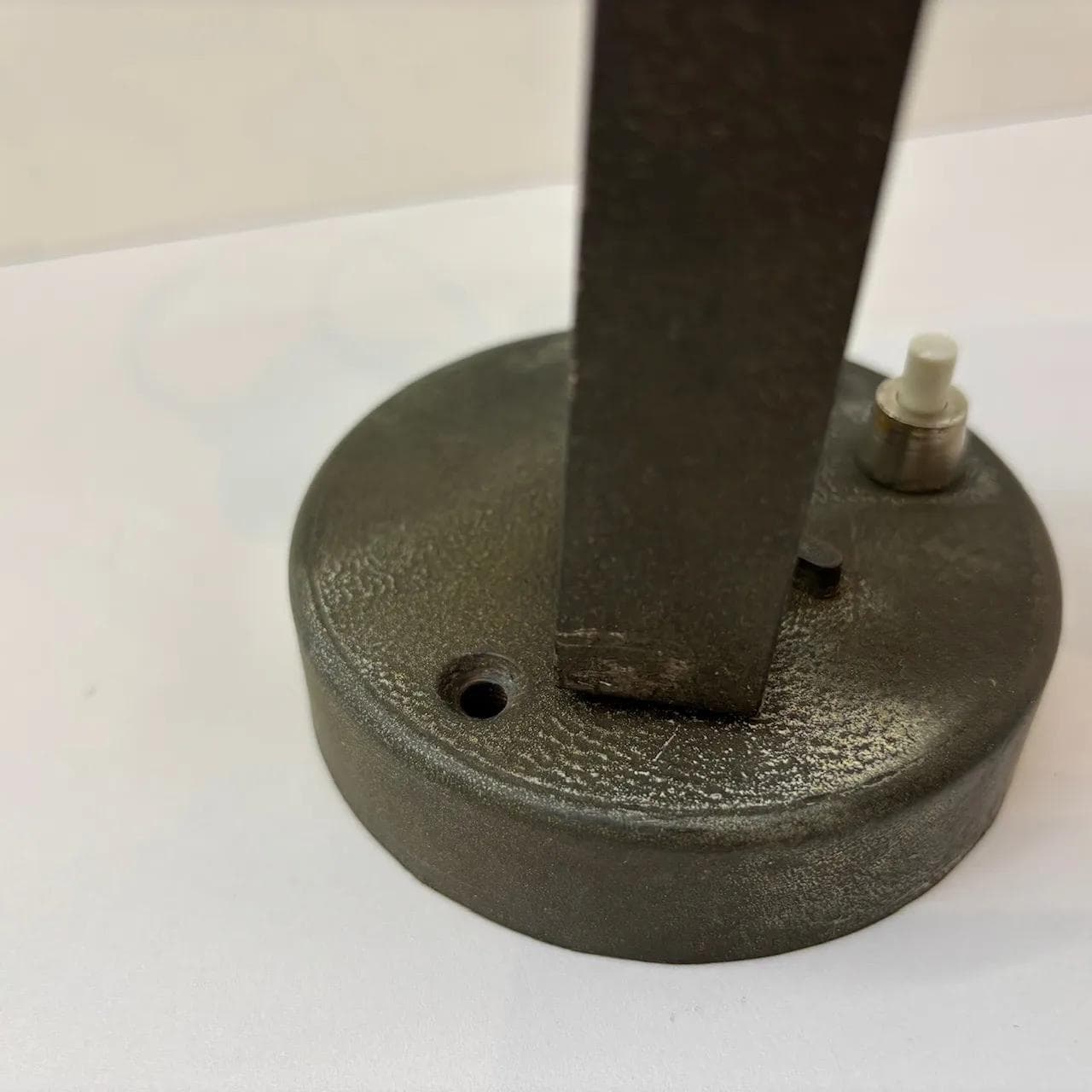 Kinkiet industrialny, aluminium czarny, stal złocona, Niemcy, lata 80. - 32928