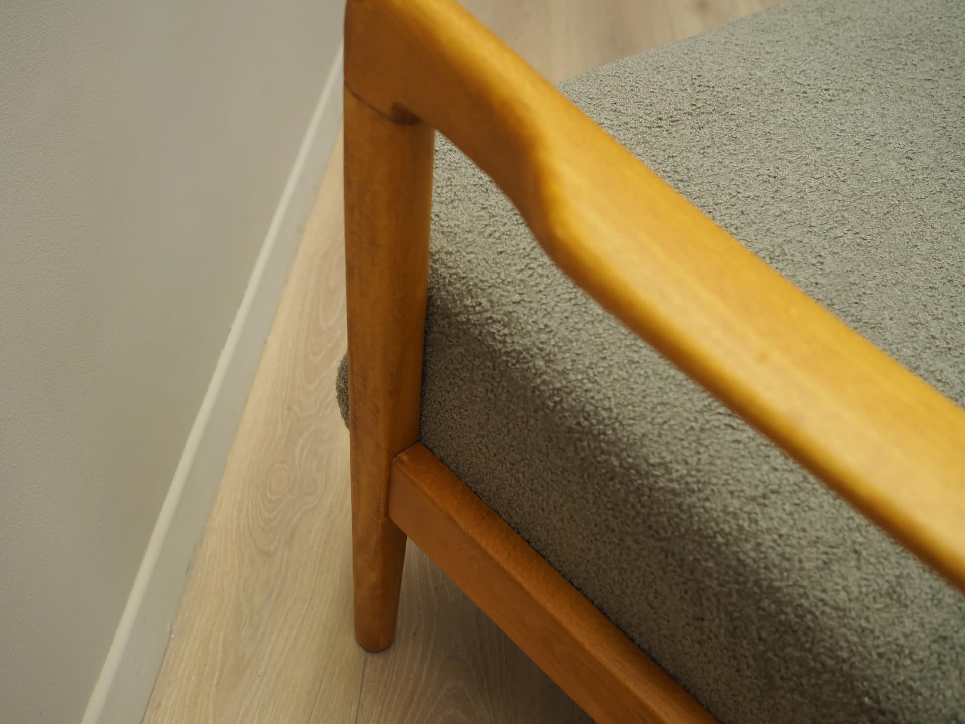 Sofa 8000, boucle szary, buk, proj. S. Hansen, dla Fritz Hansen, Dania, lata 60. - 33156