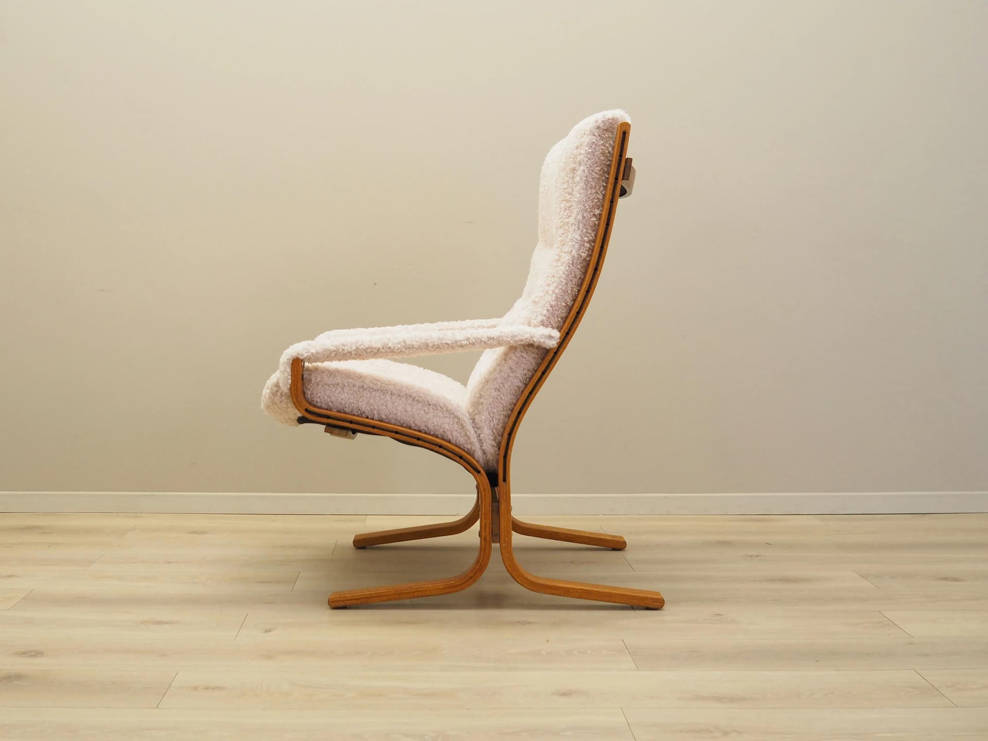 Lounge Chair, beige, plywood, by I. Relling, Westnofa, Norway, 1970s. - 33090