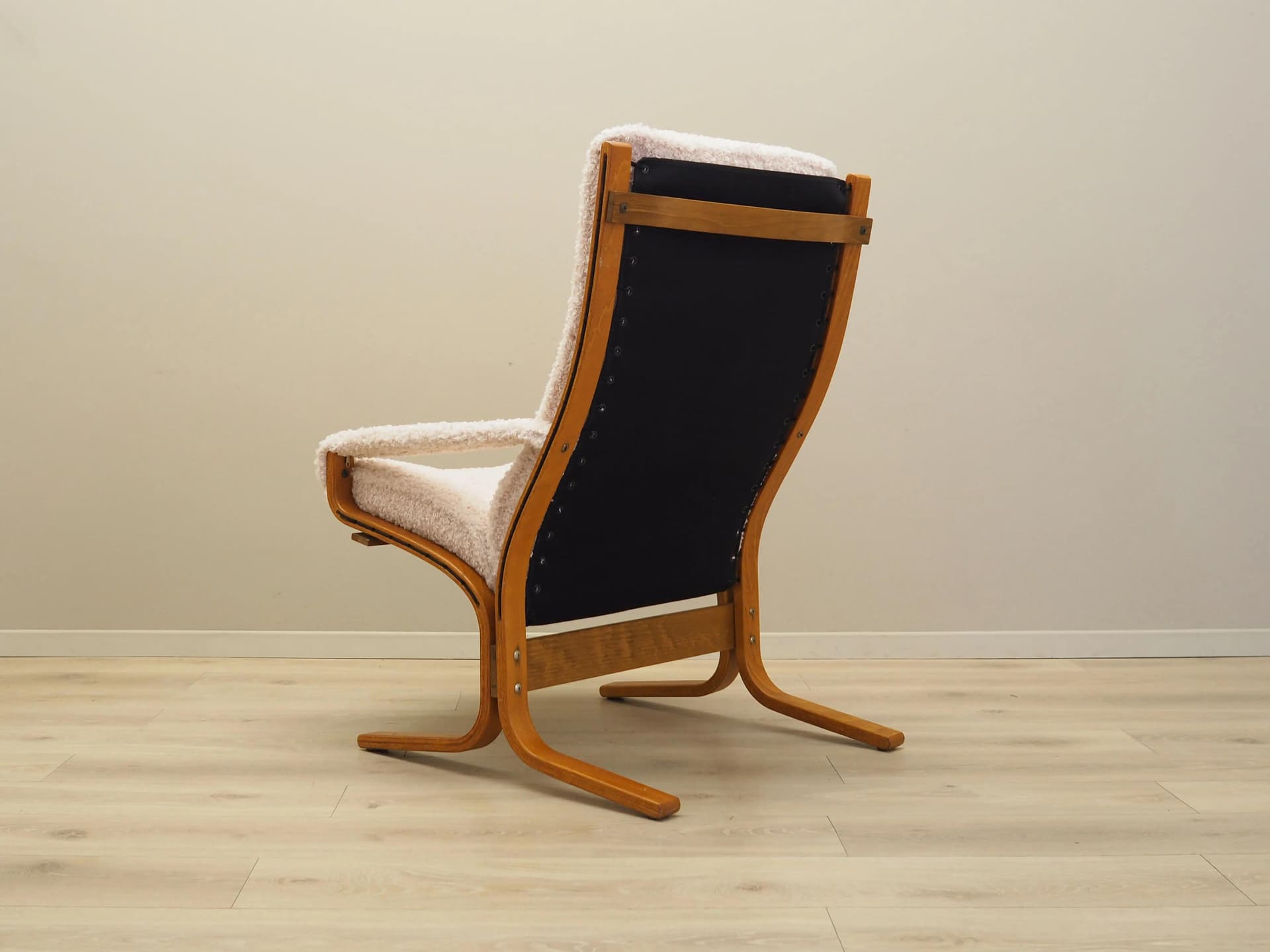 Lounge Chair, beige, plywood, by I. Relling, Westnofa, Norway, 1970s. - 33091