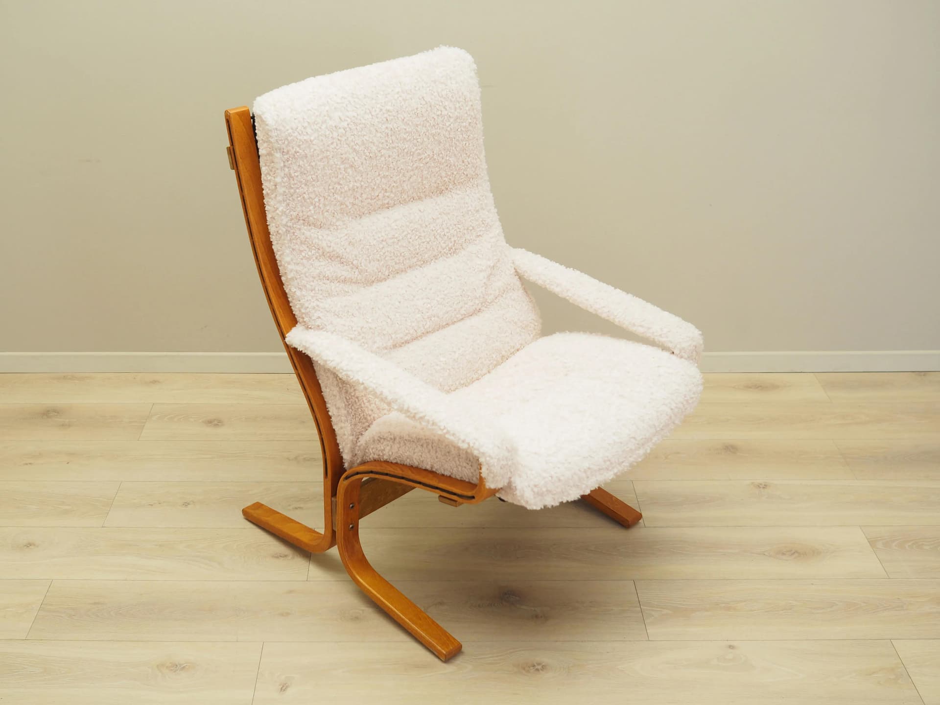 Lounge Chair, beige, plywood, by I. Relling, Westnofa, Norway, 1970s. - 33094