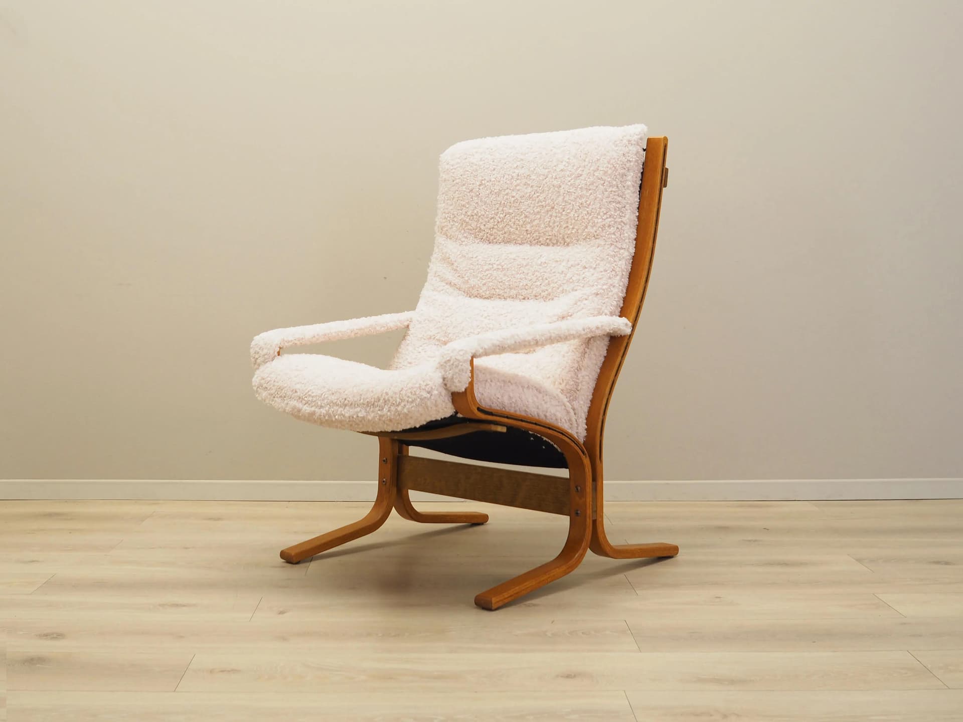 Lounge Chair, beige, plywood, by I. Relling, Westnofa, Norway, 1970s. - 33089