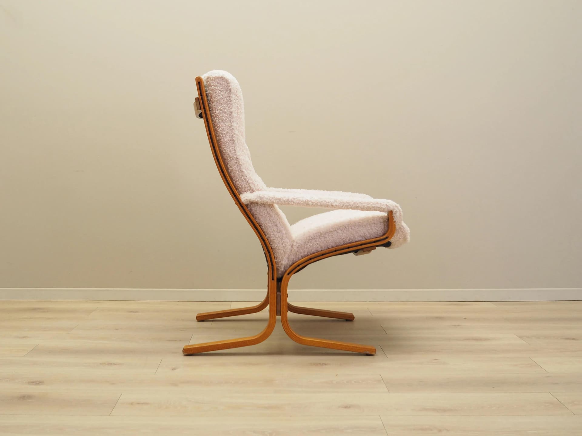 Lounge Chair, beige, plywood, by I. Relling, Westnofa, Norway, 1970s. - 33093