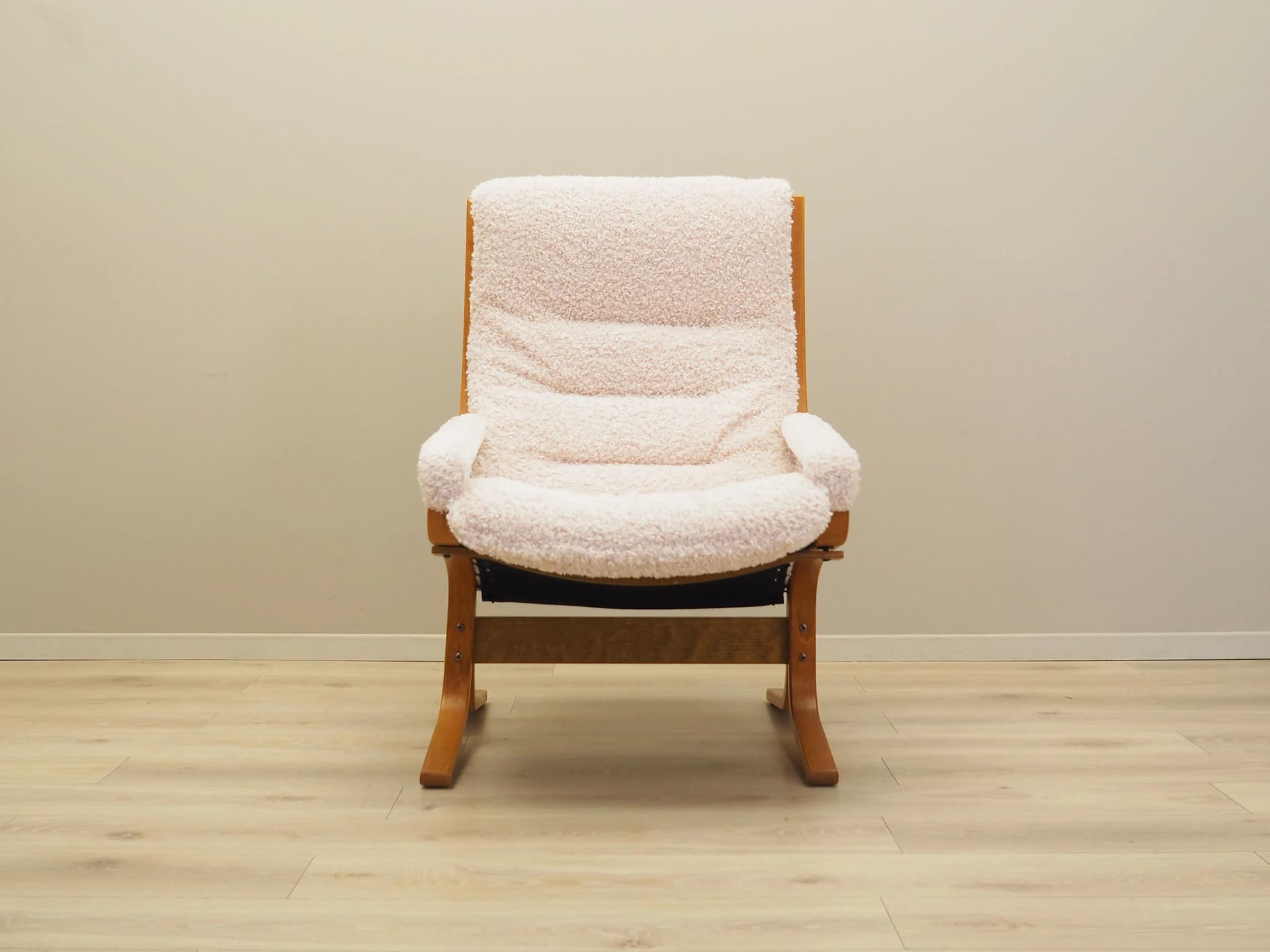 Lounge Chair, beige, plywood, by I. Relling, Westnofa, Norway, 1970s. - 33088