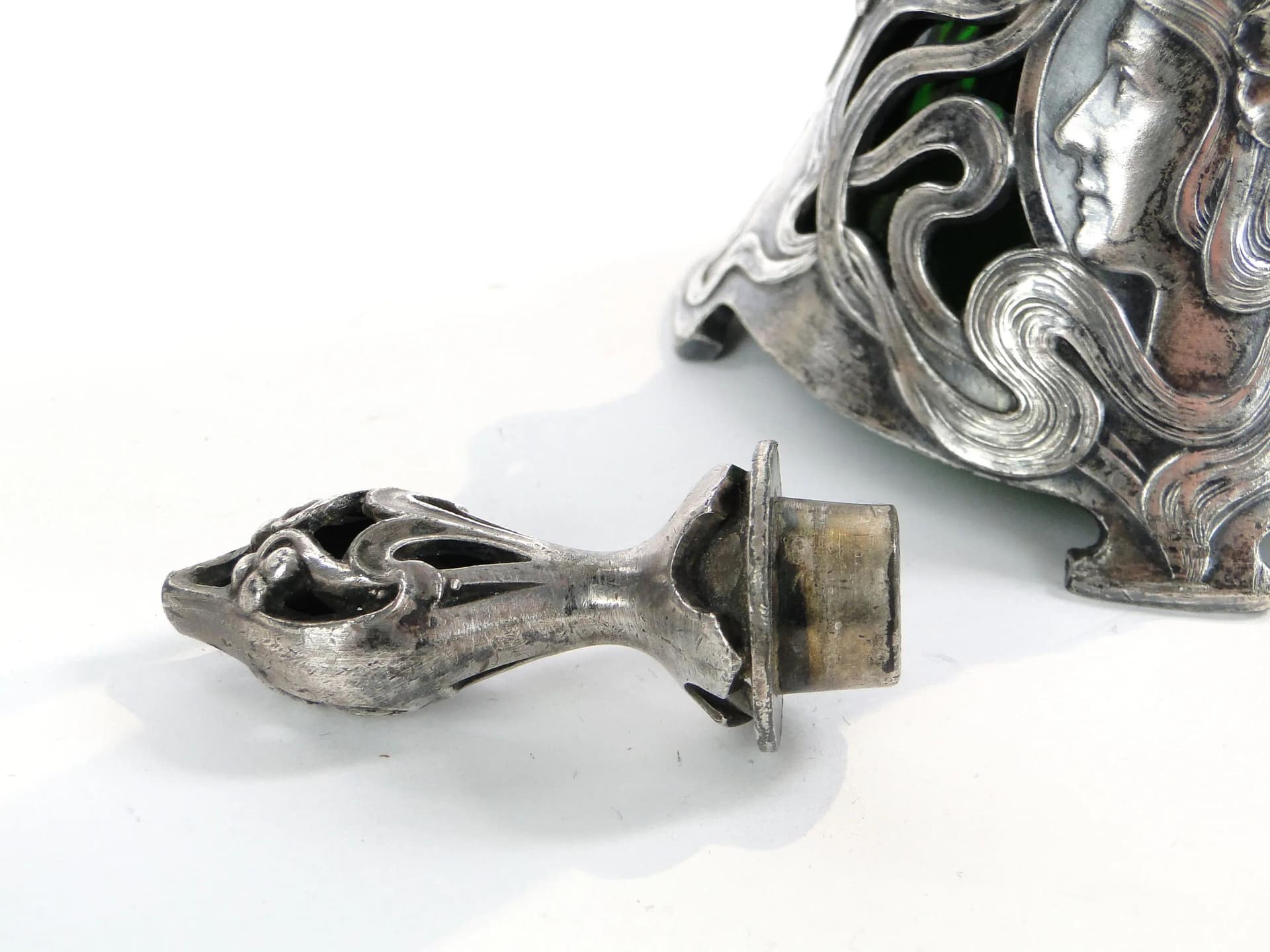 Karafka secesyjna, szkło zielone, cyna srebrzona, proj. A. Mayer, WMF, Niemcy, początek XX w. - 33240