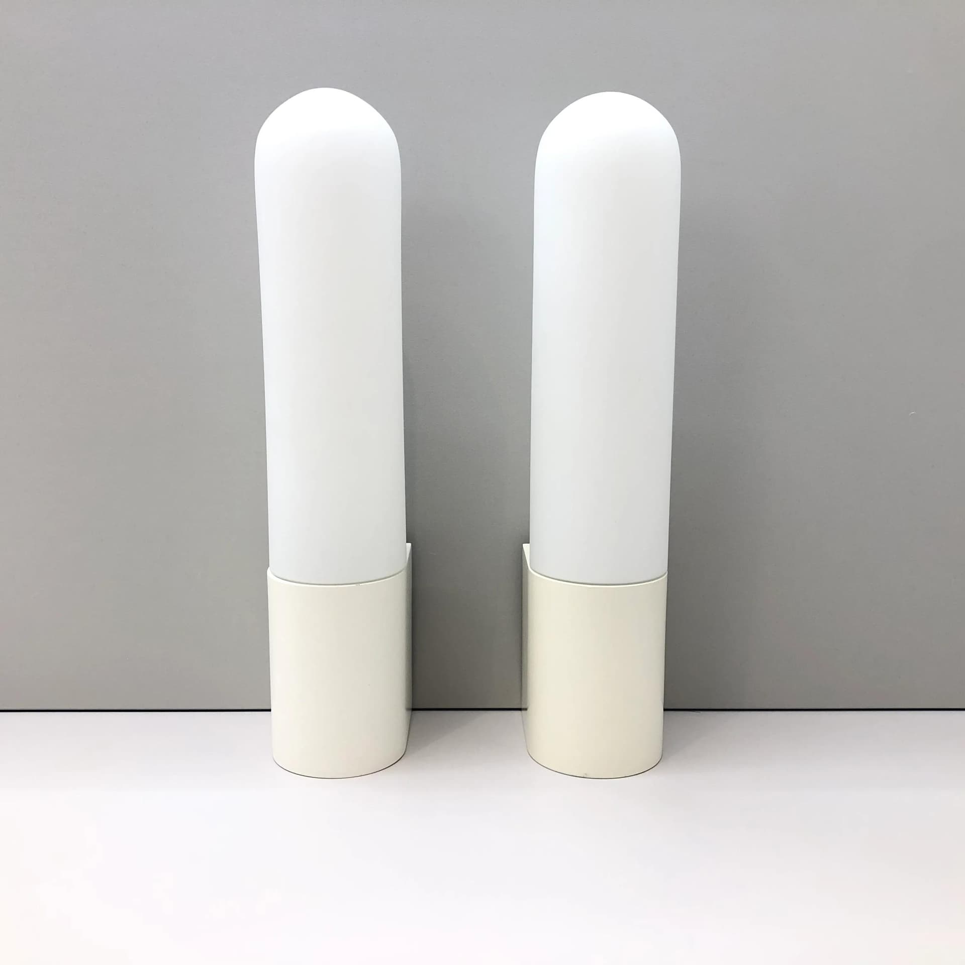 Para kinkietów, ivory white stal, szkło opalowe, Glashutte Limburg, Niemcy, lata 80. - 33411