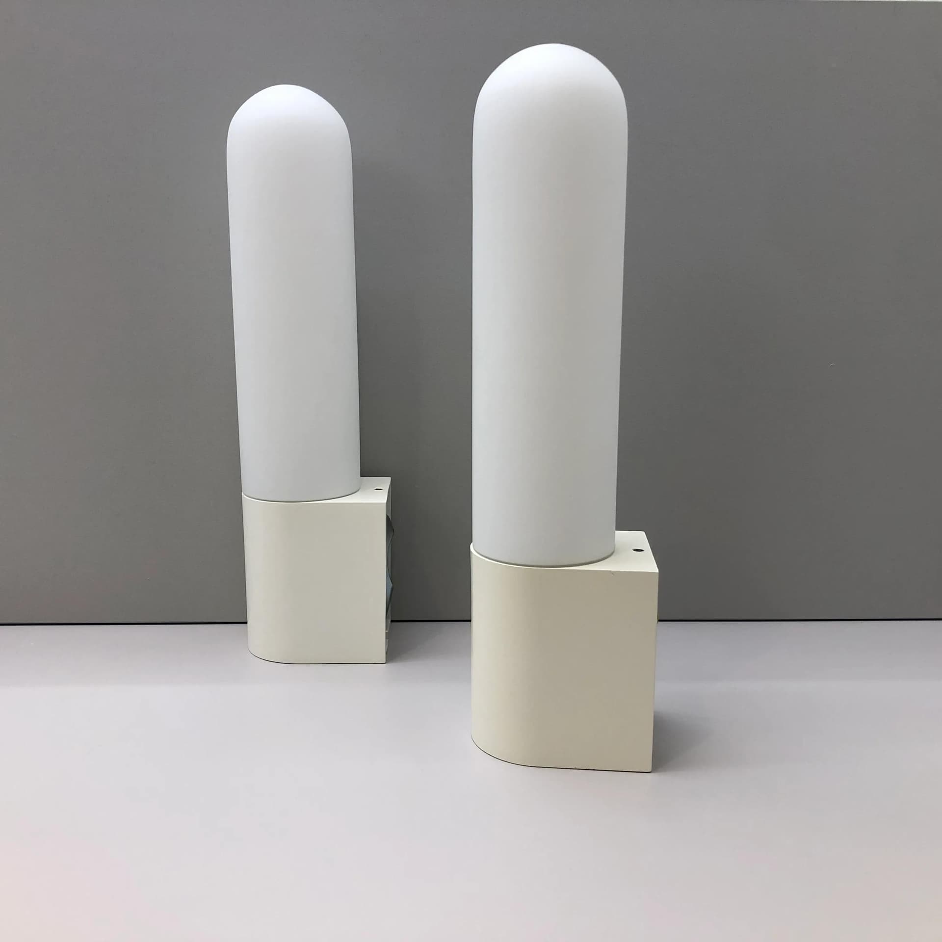 Para kinkietów, ivory white stal, szkło opalowe, Glashutte Limburg, Niemcy, lata 80. - 33412