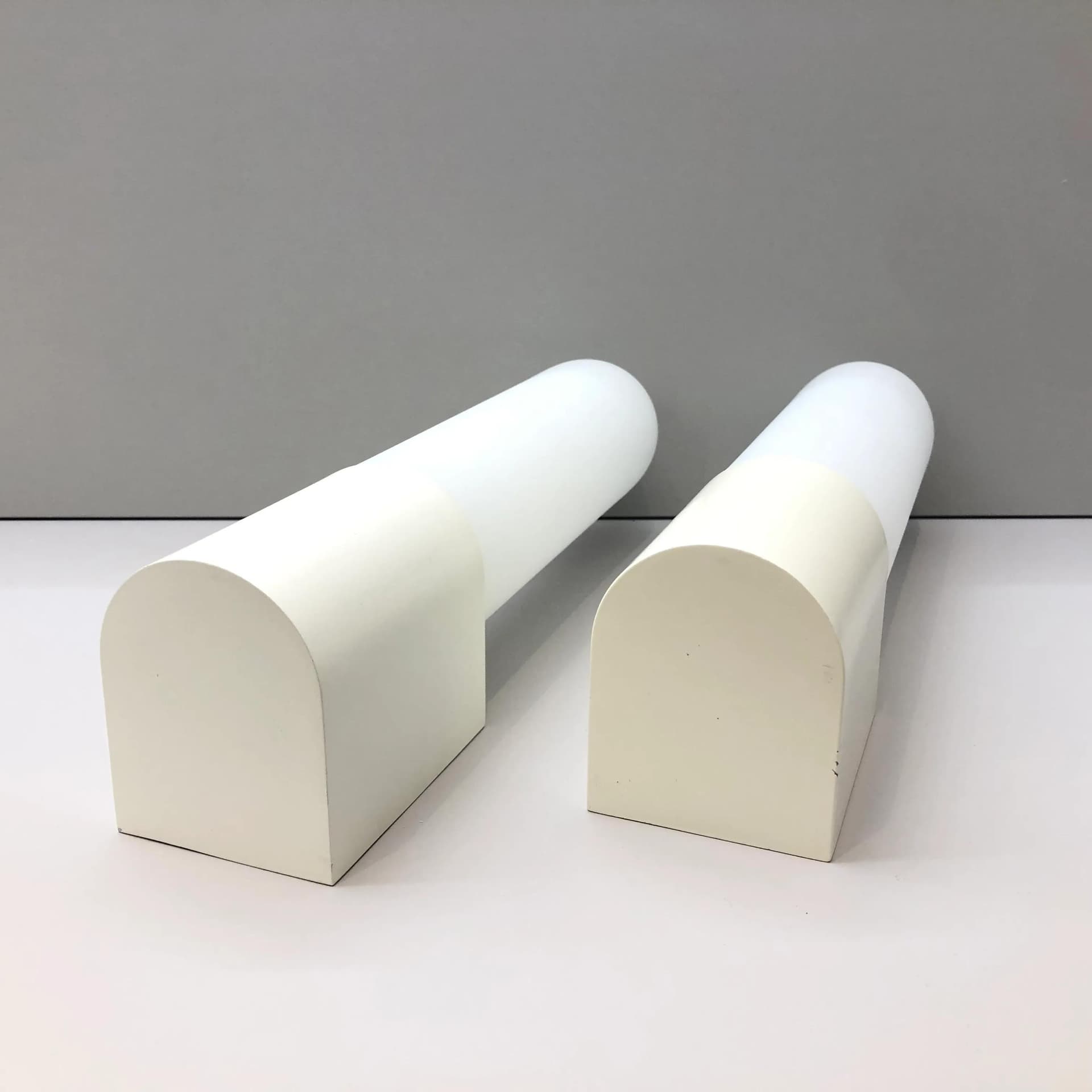 Para kinkietów, ivory white stal, szkło opalowe, Glashutte Limburg, Niemcy, lata 80. - 33407