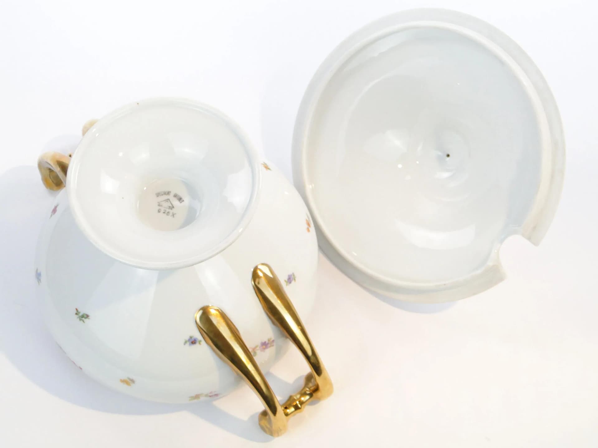 Waza na zupę Empire, biała porcelana, złocona, proj. B. Wysocki, J. Steckiewicz, Ćmielów, Polska, lata 30. - 33459