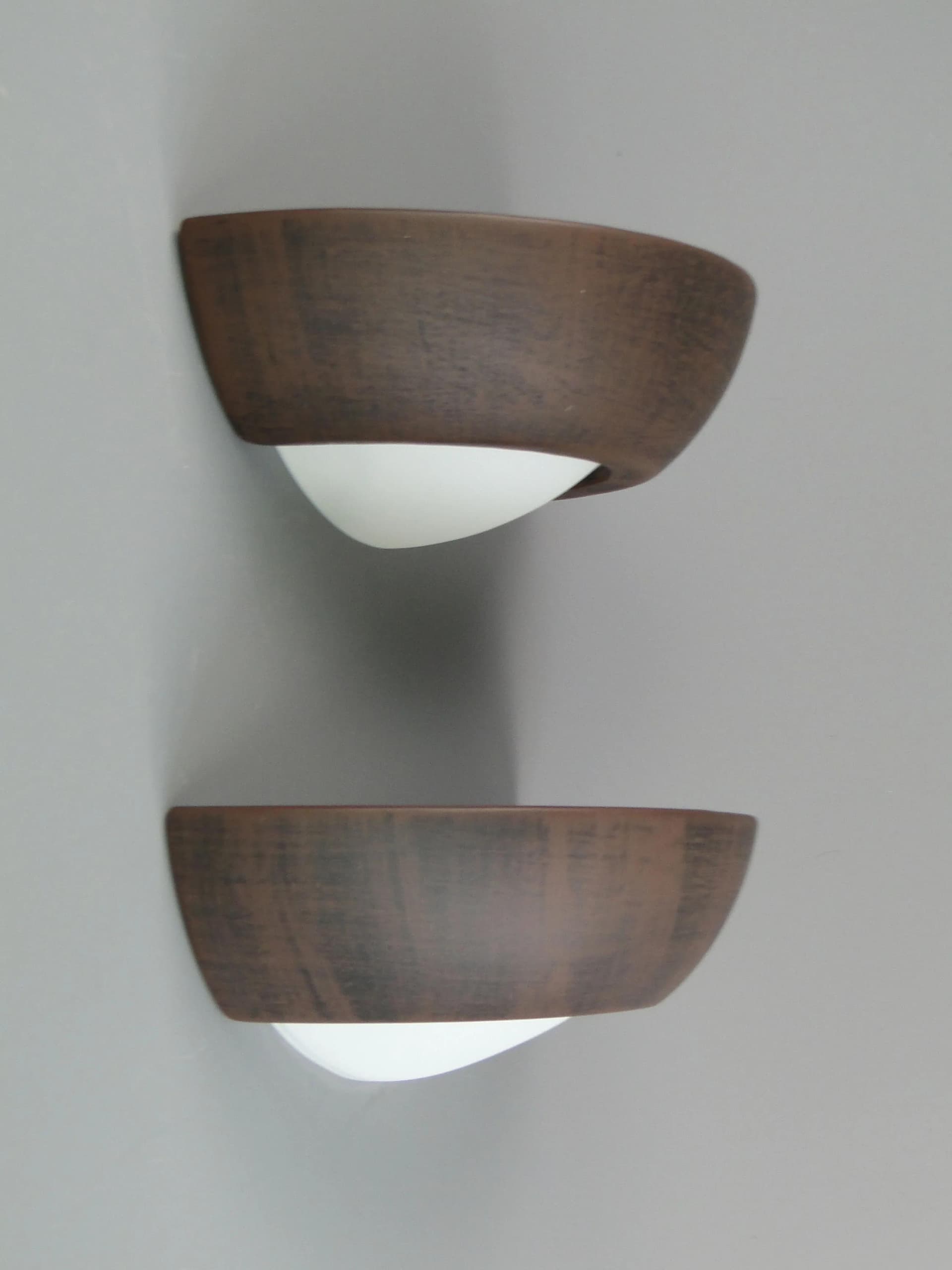 Para kinkietów, ceramika brązowy, szkło mleczne, Polska, lata 70. - 33445