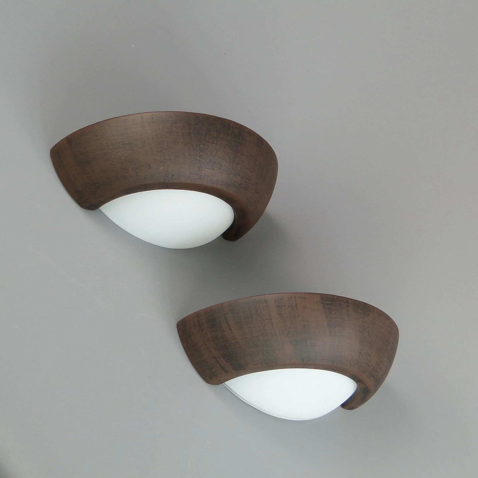 Para kinkietów, ceramika brązowy, szkło mleczne, Polska, lata 70. - 33444