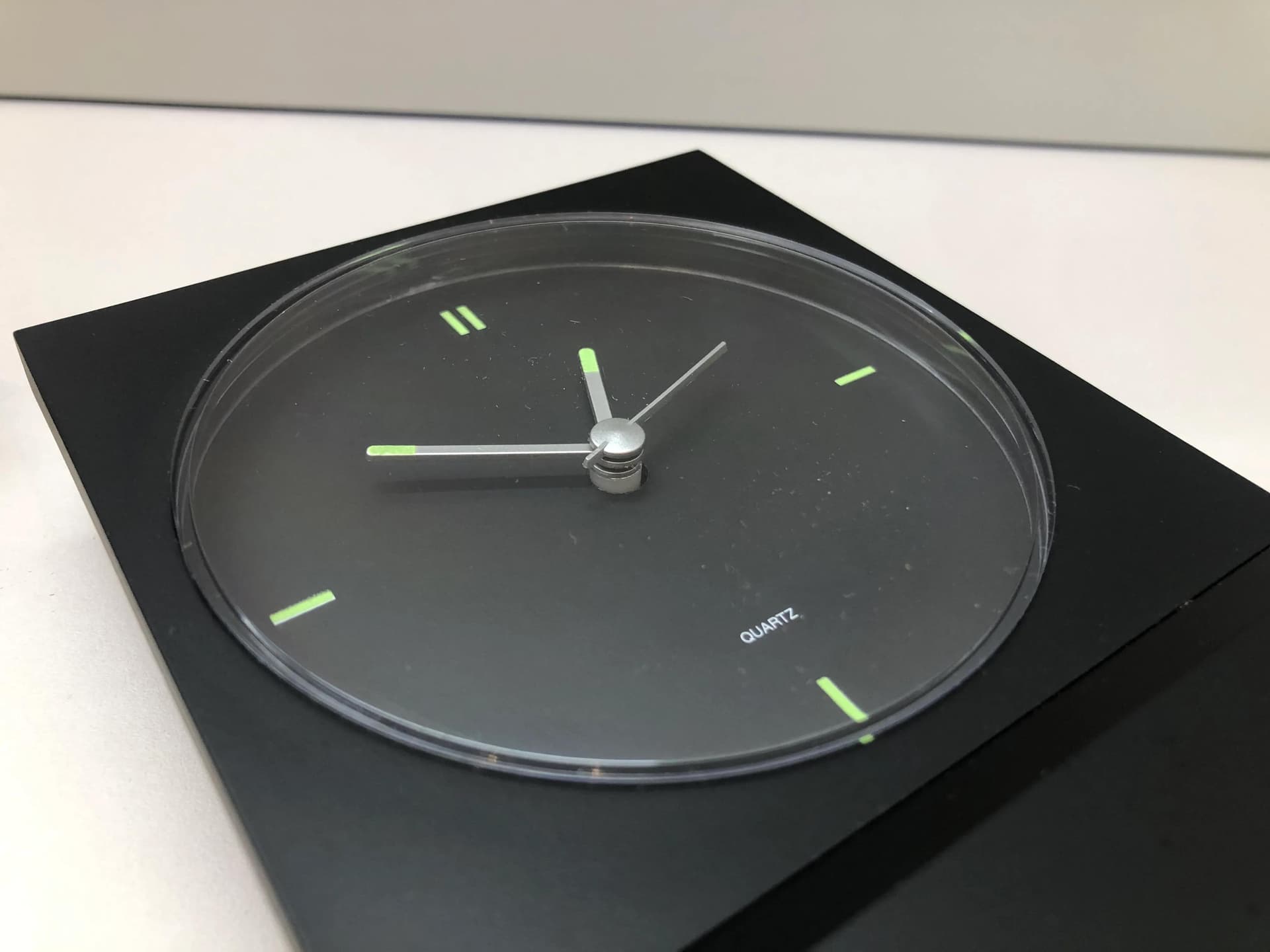 Zegar stołowy, czarny, tworzywo sztuczne, Niemcy, lata 90. - 33564