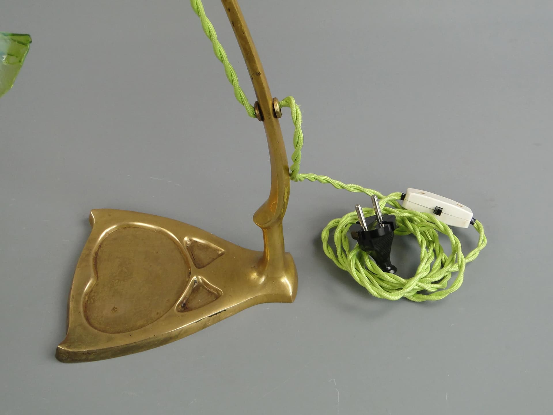 Table lamp Art Nouveau, brass, green glass, Austria, early 20th c. - 33599