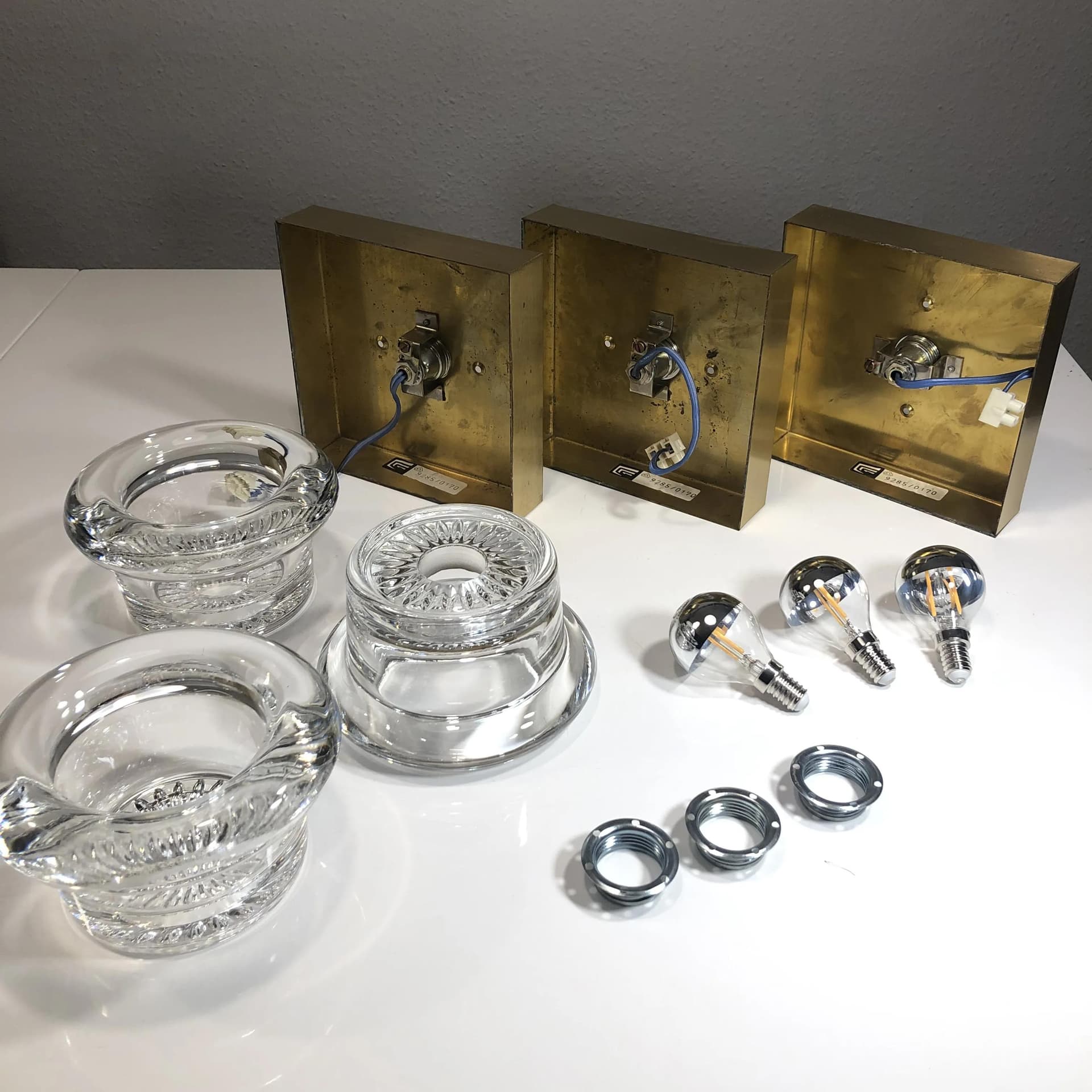 Komplet trzech kinkietów, szkło transparent, mosiądz, Cosack, Niemcy, lata 70. - 33700