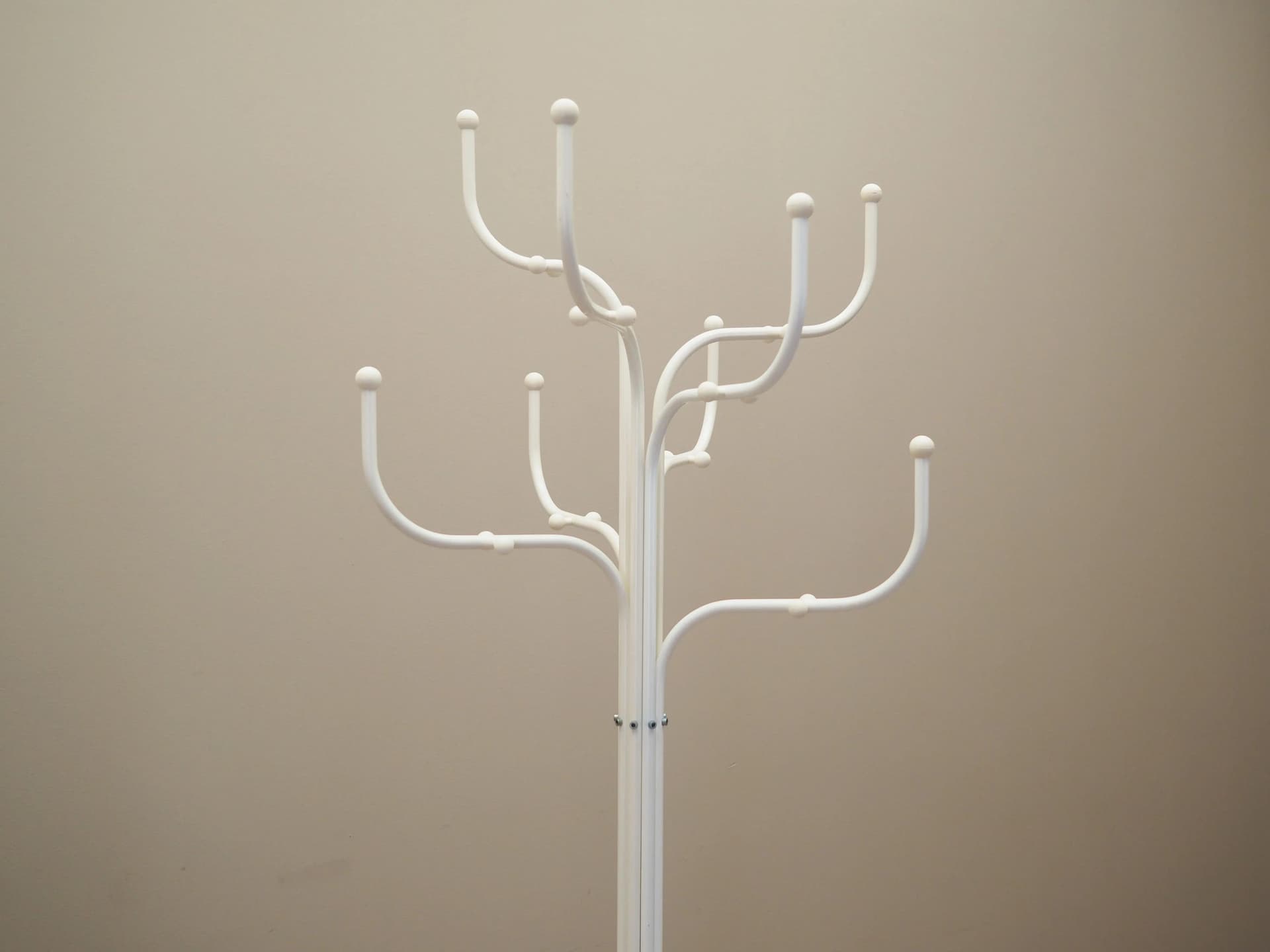 Standing coat rack Coat Tree, white metal, by S. Werner, Fritz Hansen, Denmark, 1970s. - 33850