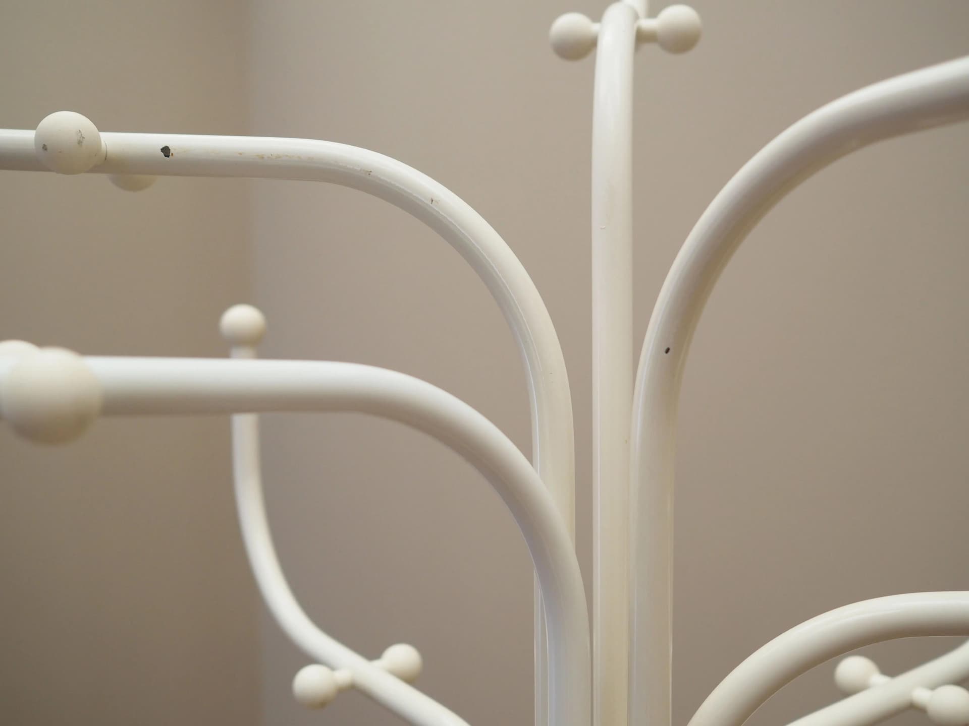 Standing coat rack Coat Tree, white metal, by S. Werner, Fritz Hansen, Denmark, 1970s. - 33851