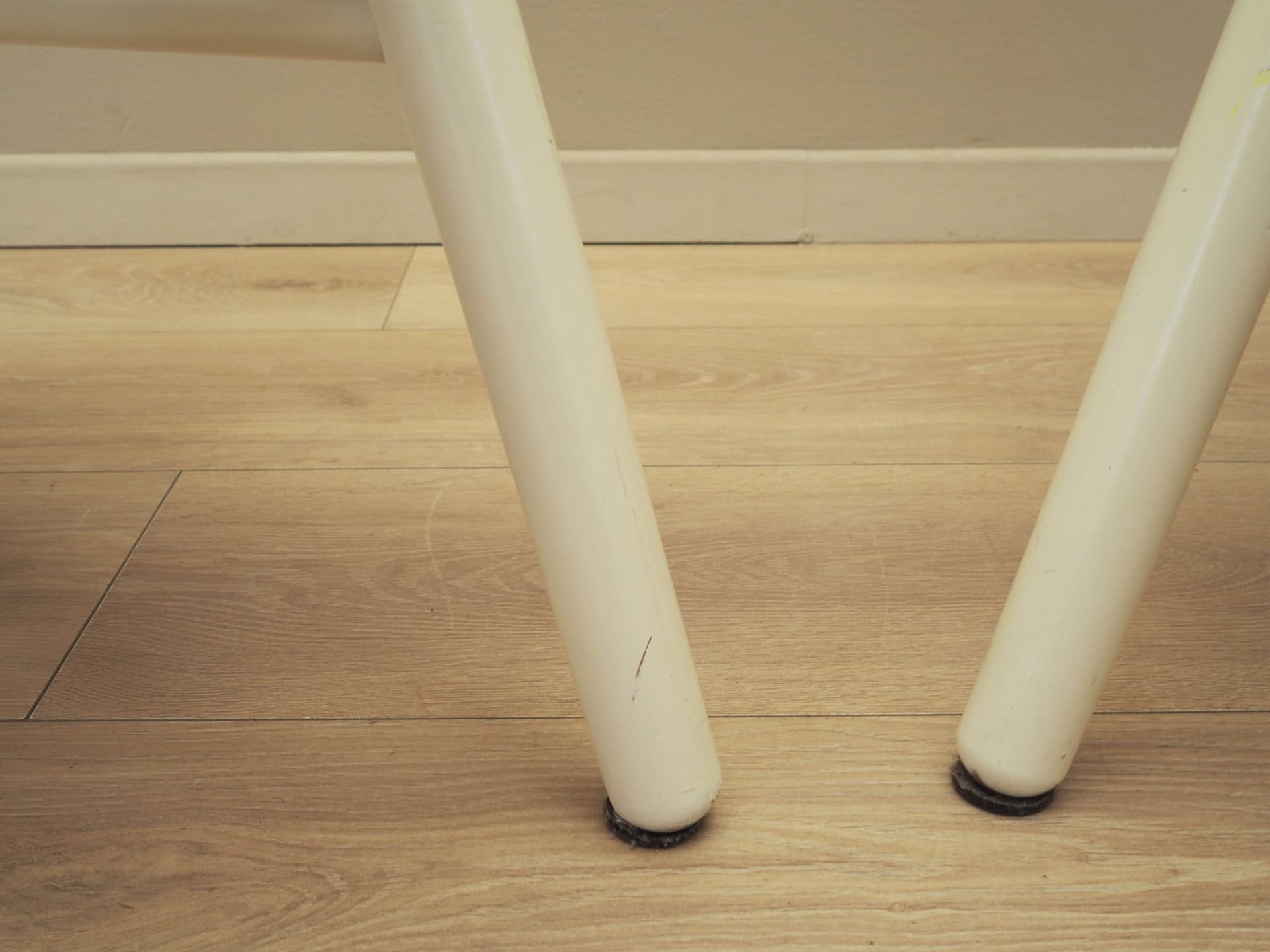 Komplet czterech krzeseł, buk ivory white, Włochy, lata 70. - 63791