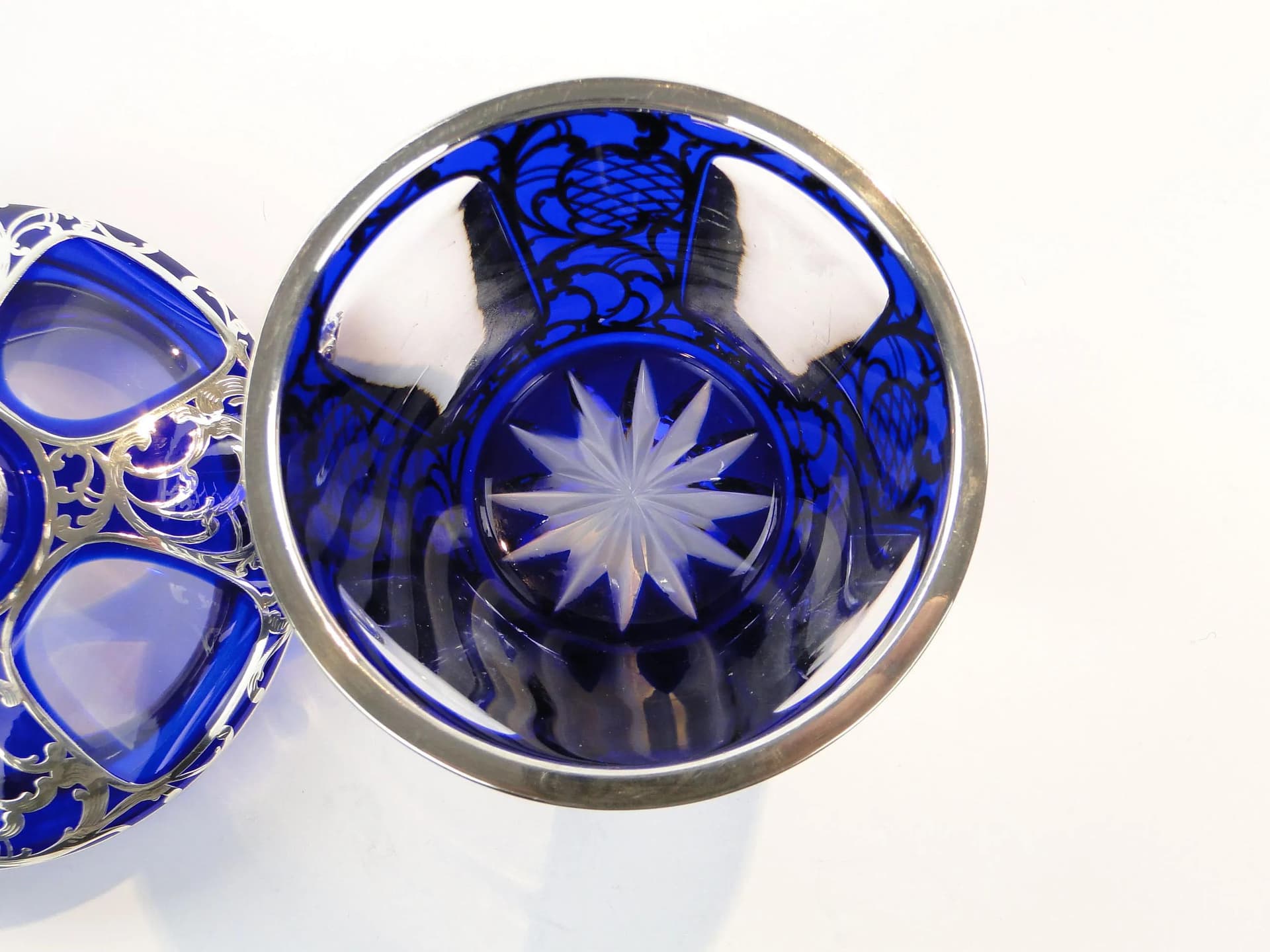 Bomboniera, indygo szkło, srebro, proj. S. Haertl, Polska, lata 40. - 34004