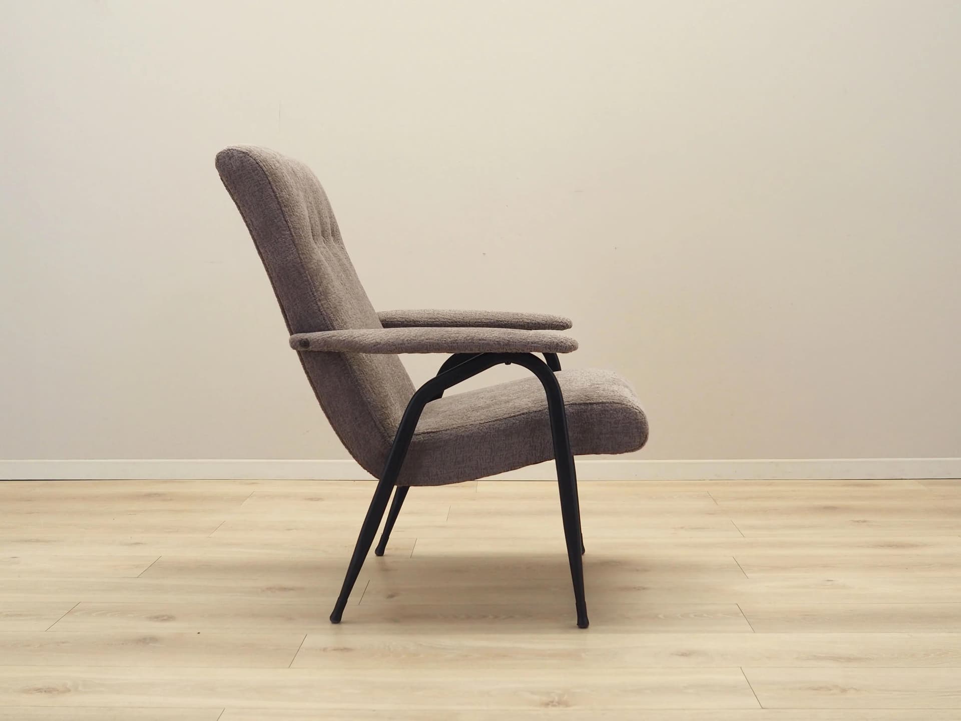 Fotel mid-century modern, tkanina szara, metal czarny, Włochy, lata 70. - 34070