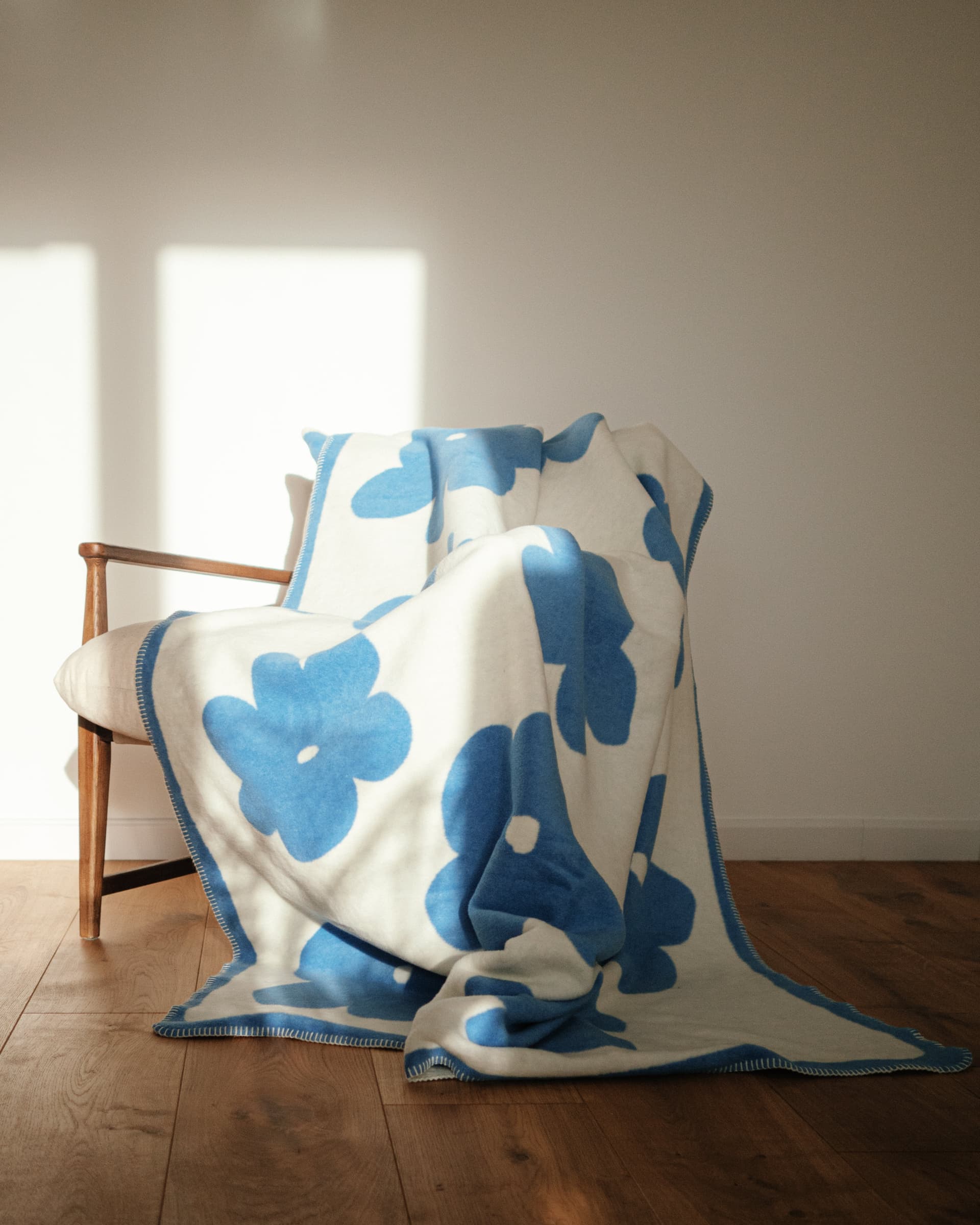 Koc Flo 200x150 cm jasny niebieski i beżowy, Feum - 34230