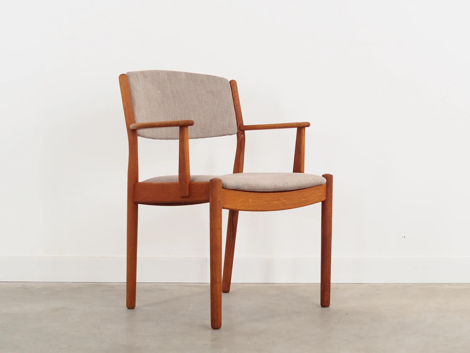 Krzesło z podłokietnikami, dąb, tapicerka szara, proj. P. M. Volther, Dania, lata 60. - 34338
