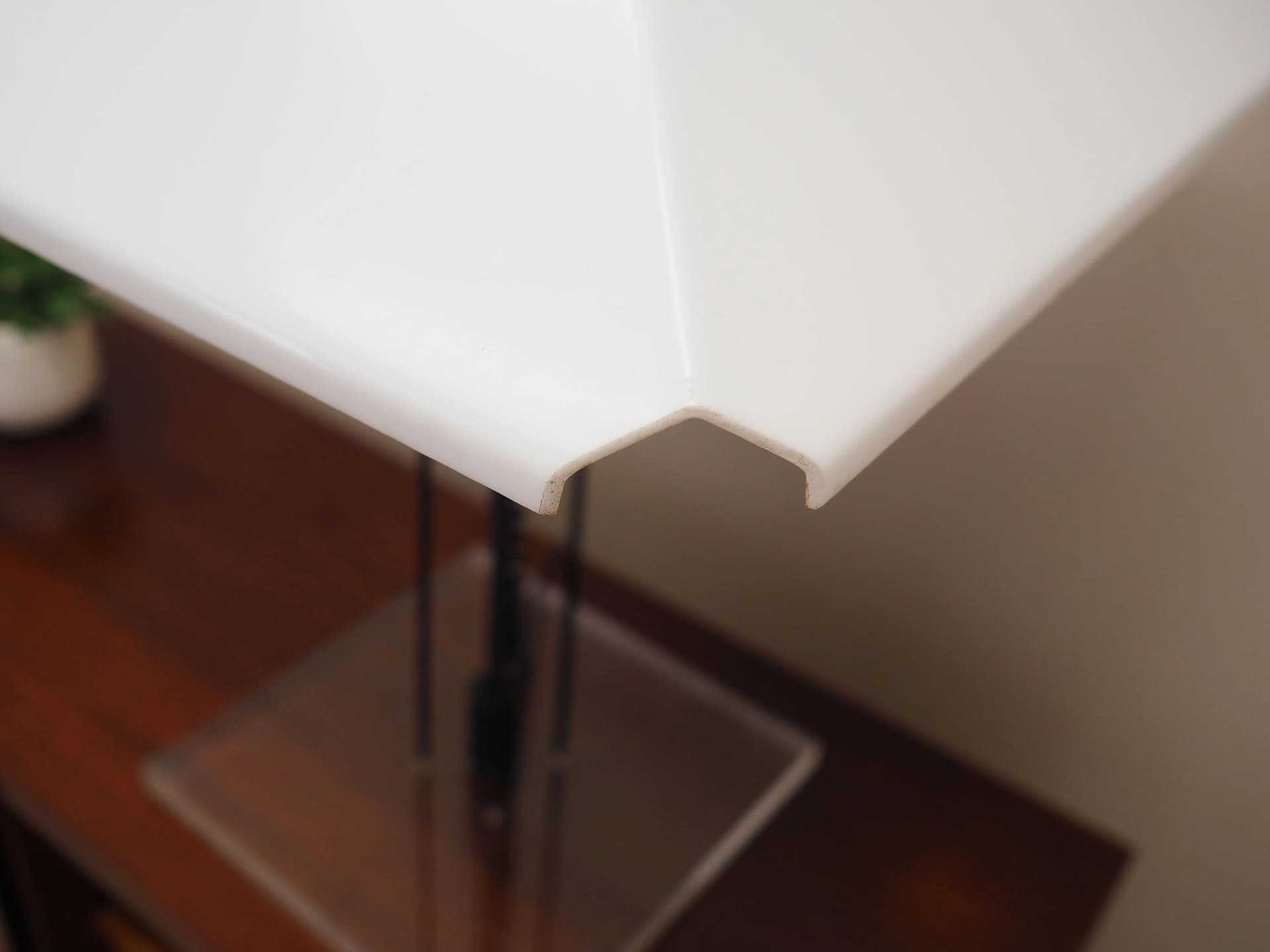 Lampka biurkowa, mid-century modern, biały, metal, Dania, lata 70. - 34757