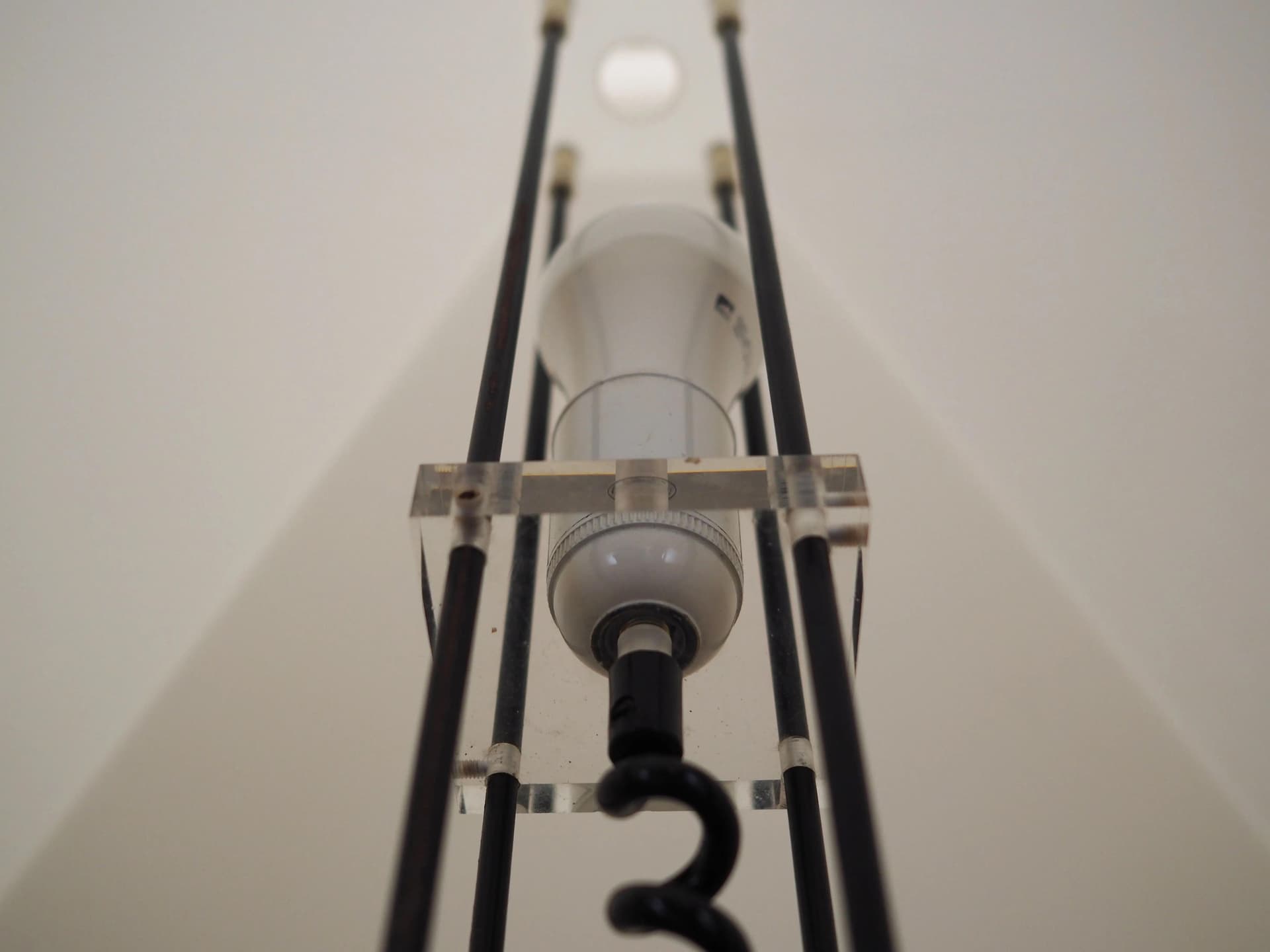 Lampka biurkowa, mid-century modern, biały, metal, Dania, lata 70. - 34761