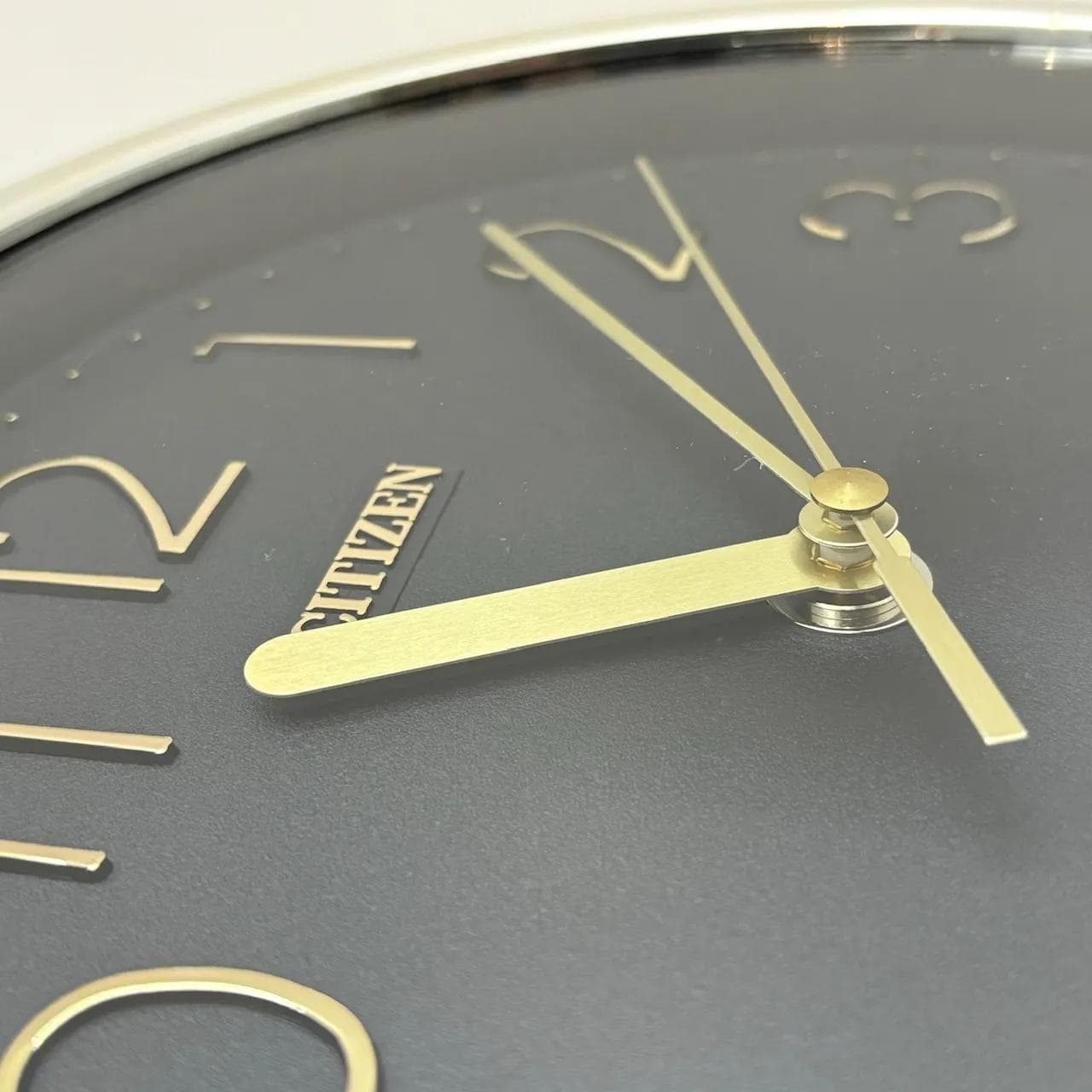 Zegar ścienny czarny, plastik złoty, szkło transparentny, Citizen, Japonia, lata 80. - 34587