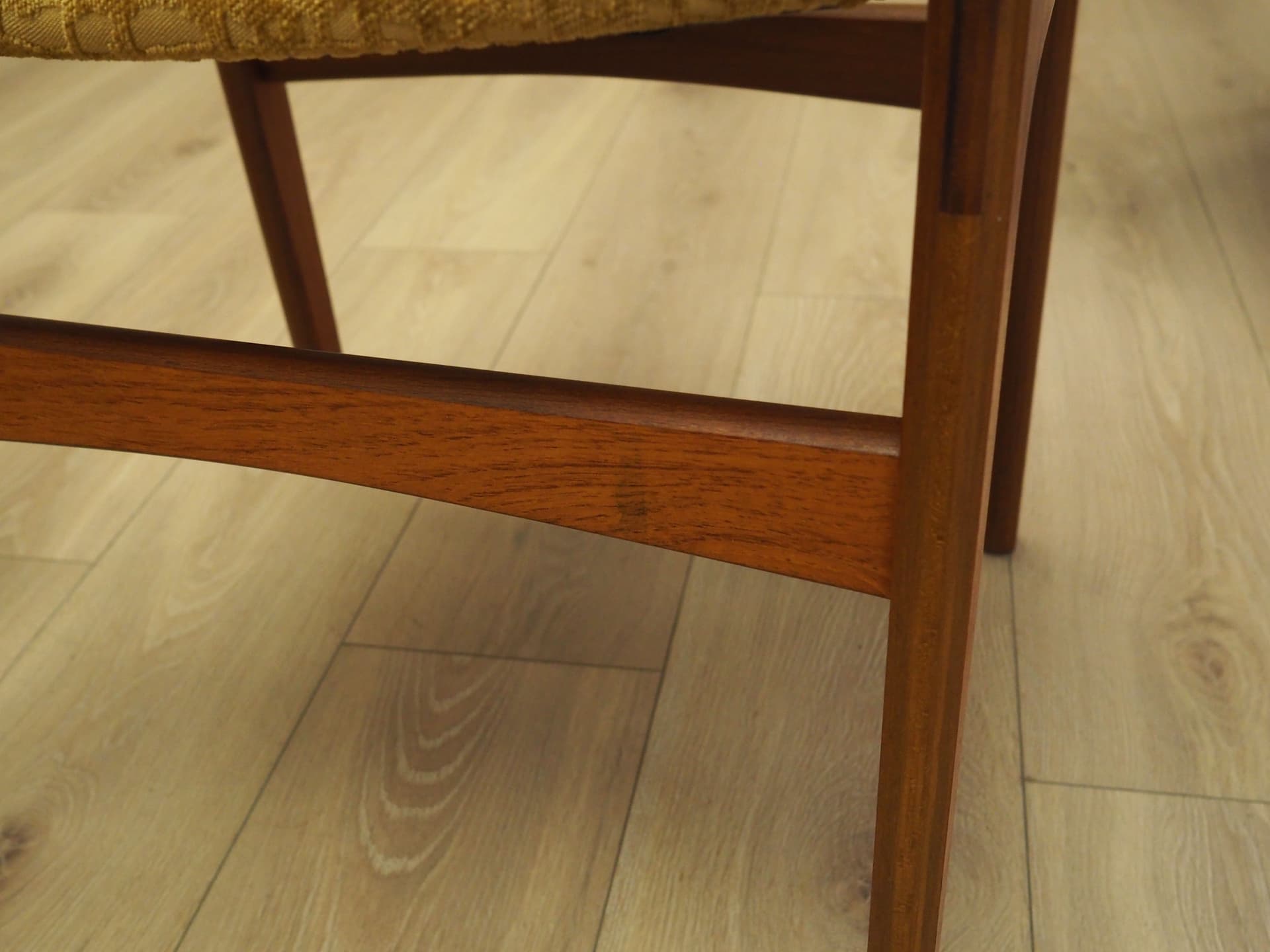 Komplet sześciu krzeseł, teak, tapicerka żółta, Dania, lata 70. - 63527