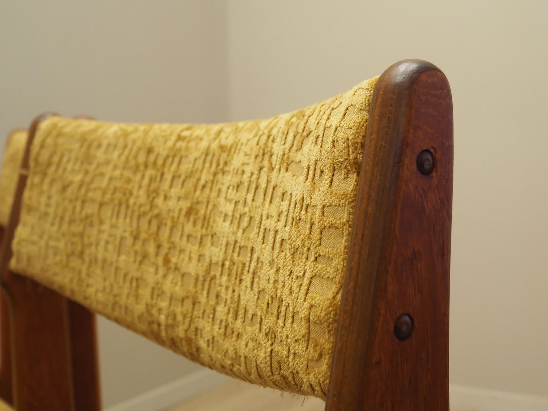 Komplet sześciu krzeseł, teak, tapicerka żółta, Dania, lata 70. - 63529