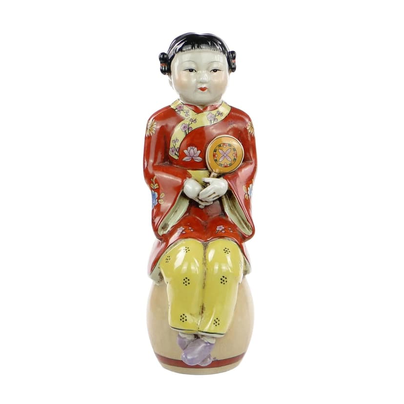 Figura dziewczynki z wachlarzem, ceramika multikolor, Chiny, lata 50.
