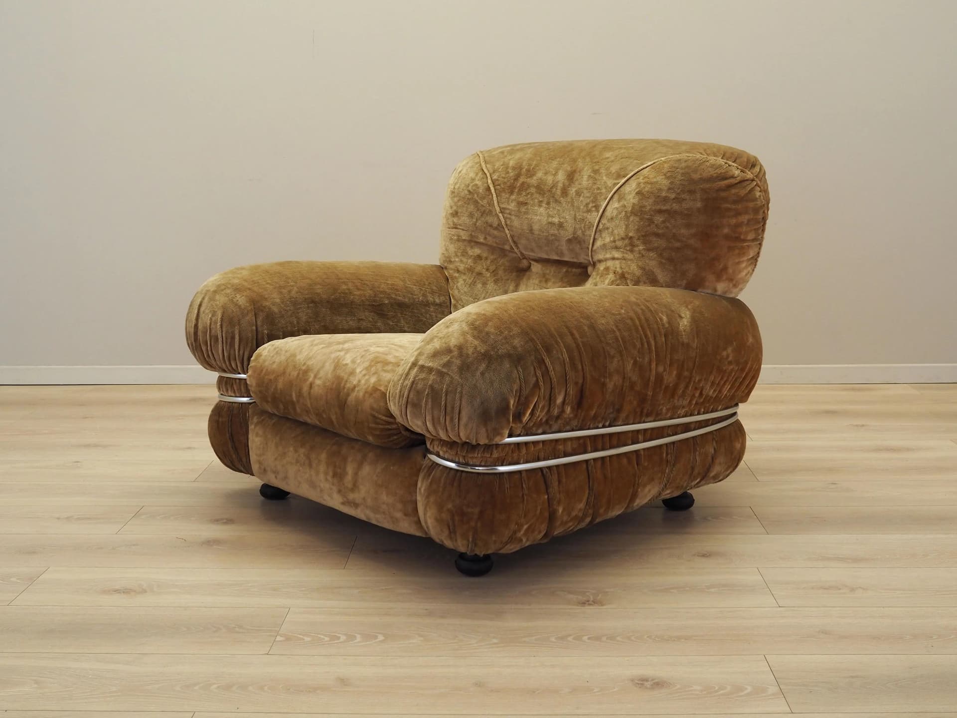 Armchair, brown velvet, Italy, 1970s. - 34878