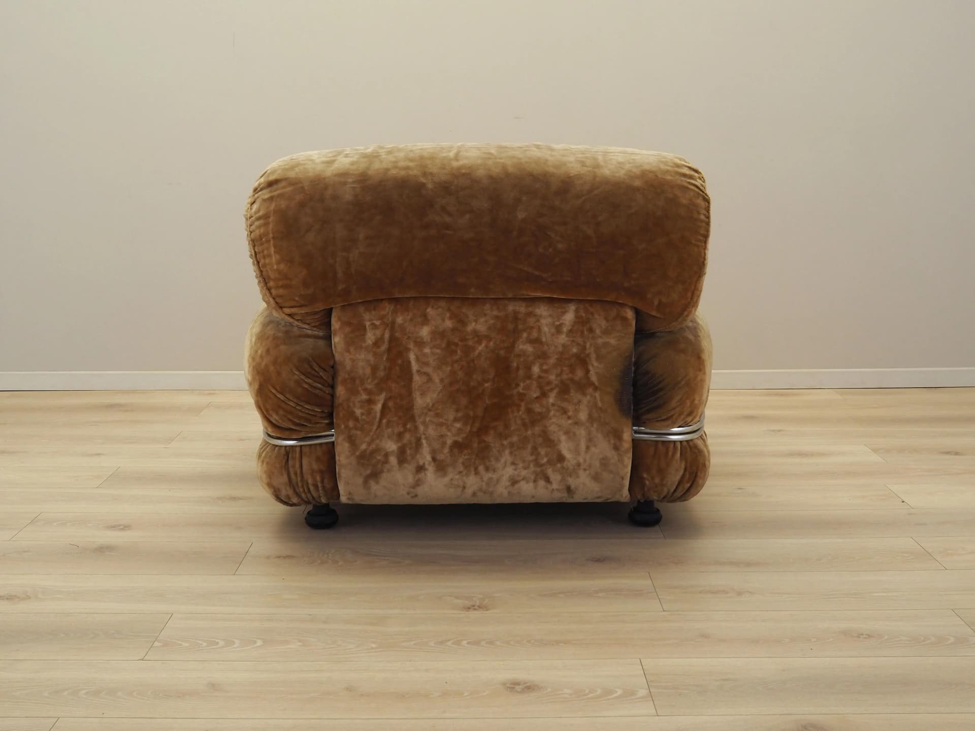 Armchair, brown velvet, Italy, 1970s. - 34881