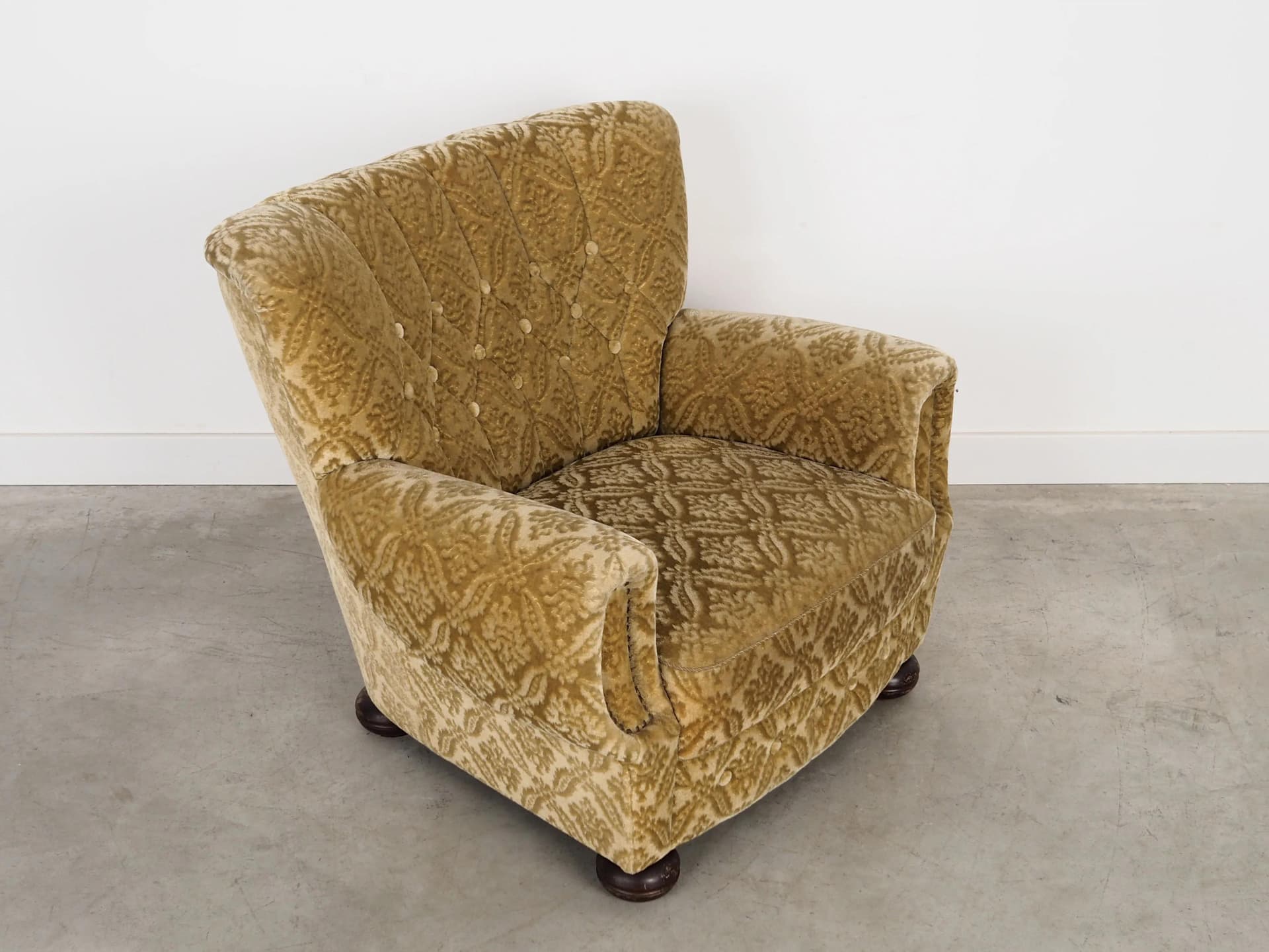 Lounge armchair, olive, velvet, Denmark, 1960s. - 35152