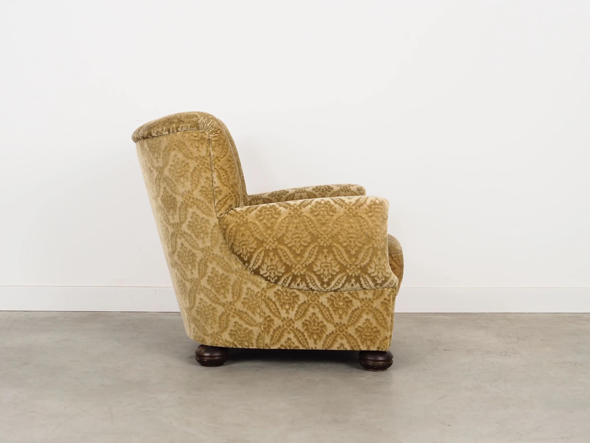 Lounge armchair, olive, velvet, Denmark, 1960s. - 35148