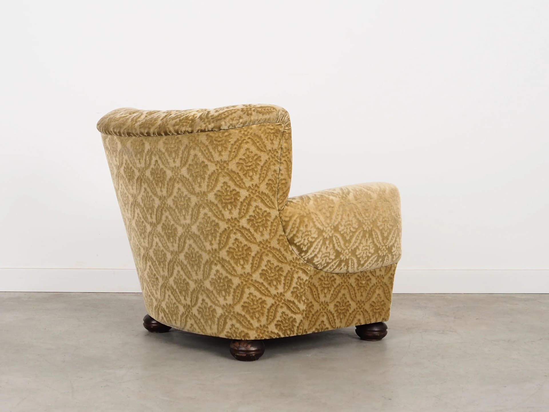Lounge armchair, olive, velvet, Denmark, 1960s. - 35151