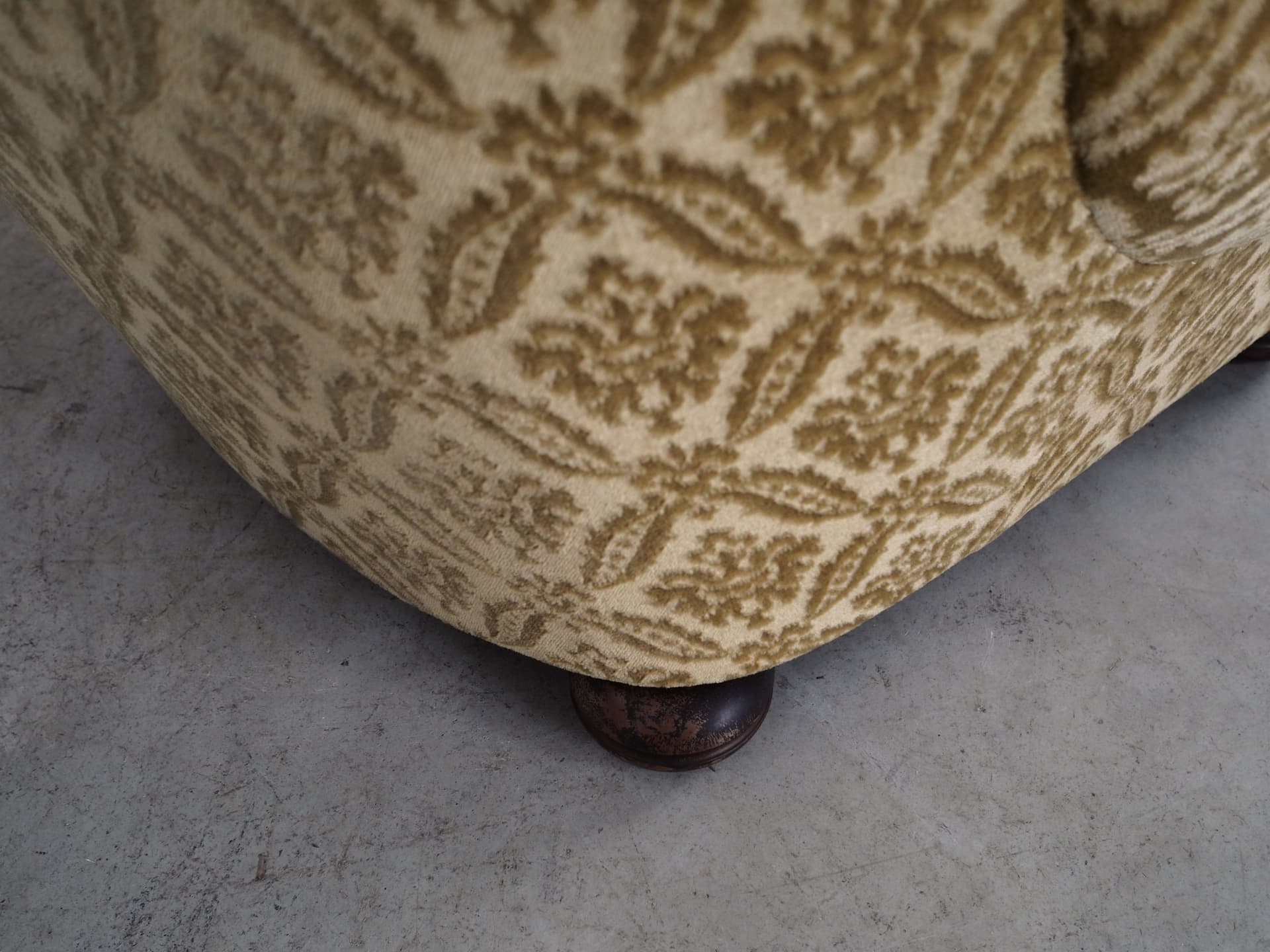 Lounge armchair, olive, velvet, Denmark, 1960s. - 63487