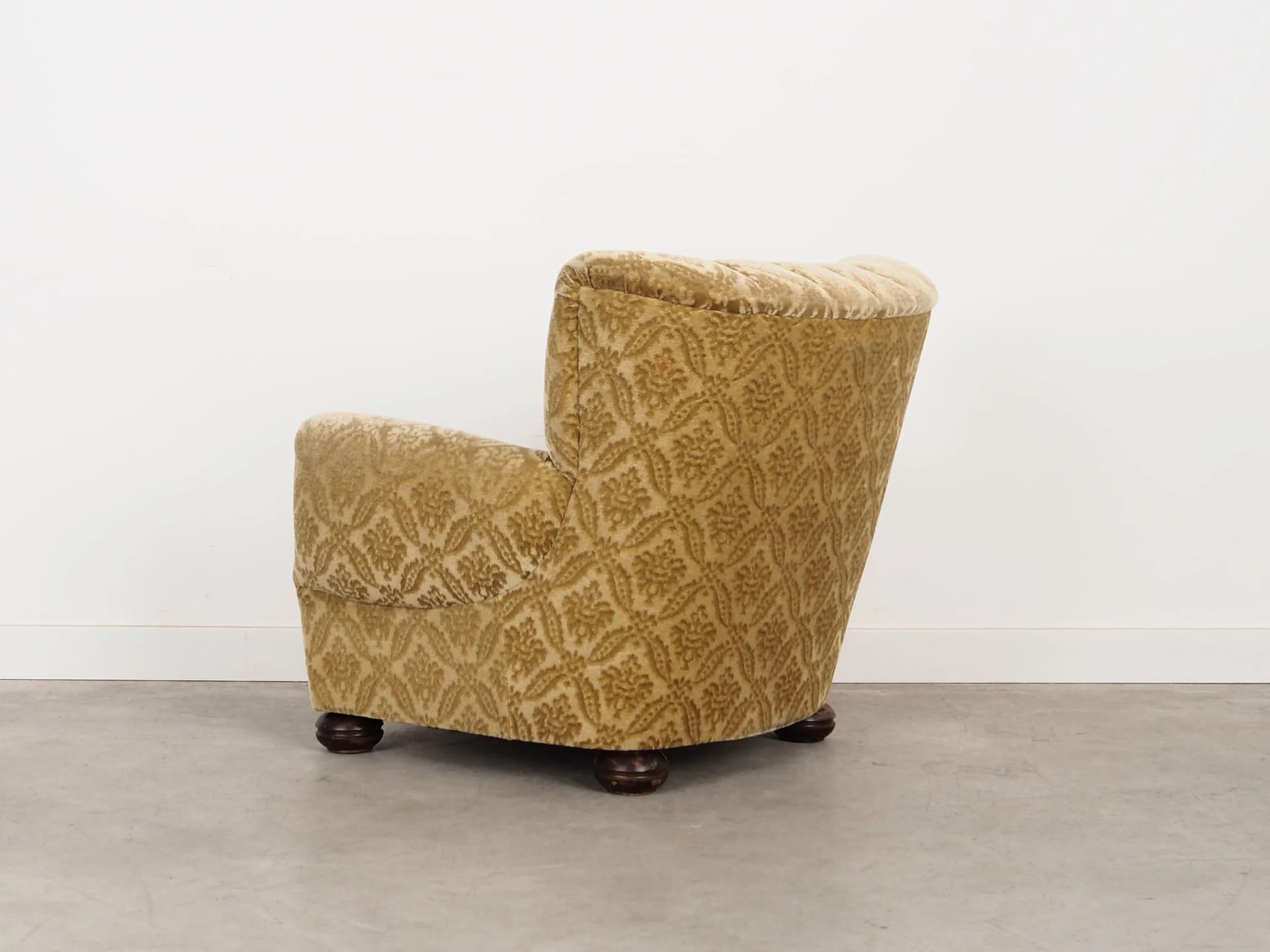 Lounge armchair, olive, velvet, Denmark, 1960s. - 35149