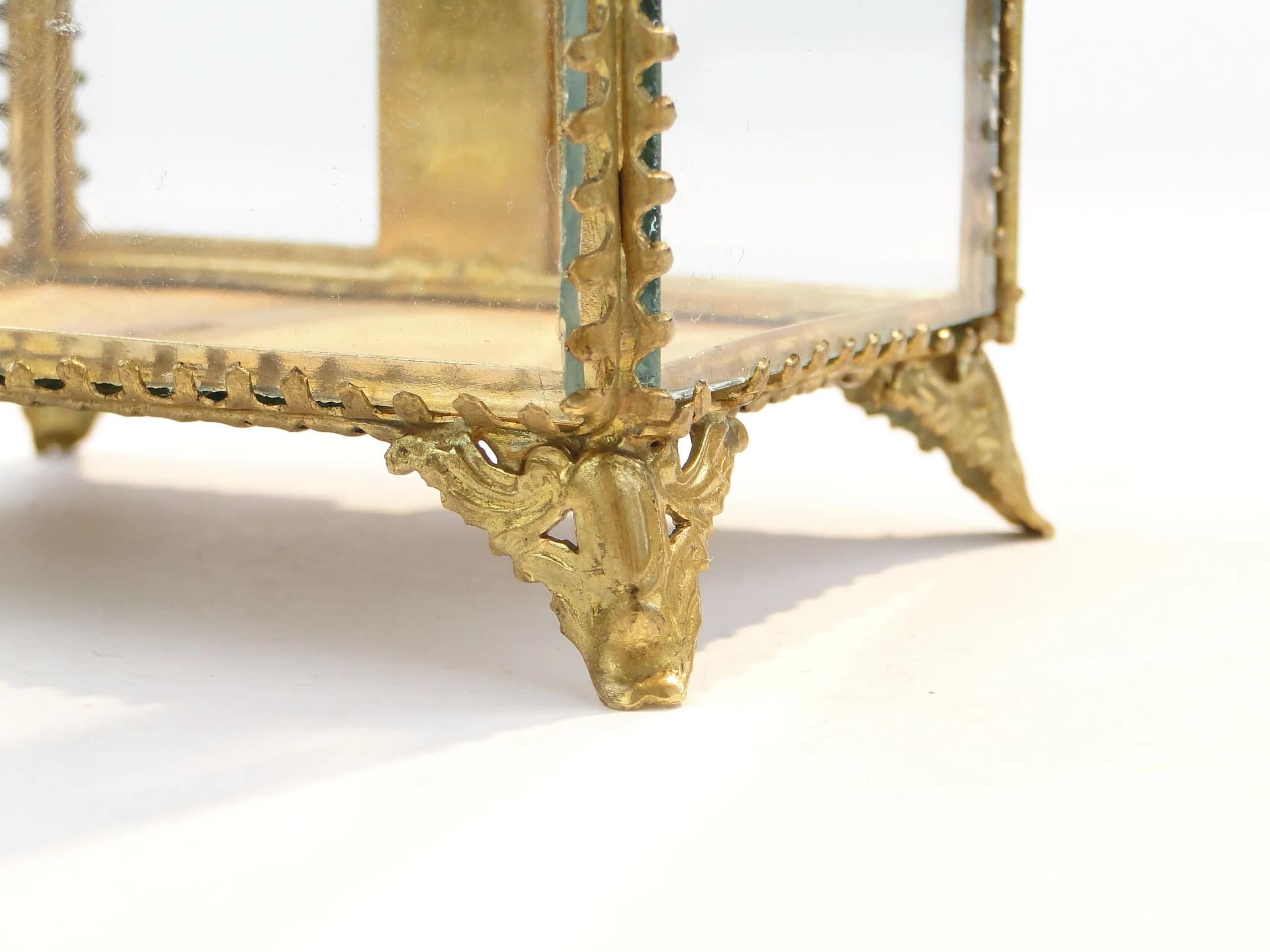 Szafka na biżuterię, kryształ transparentny, brąz złocony, Austria, XIX w. - 34996